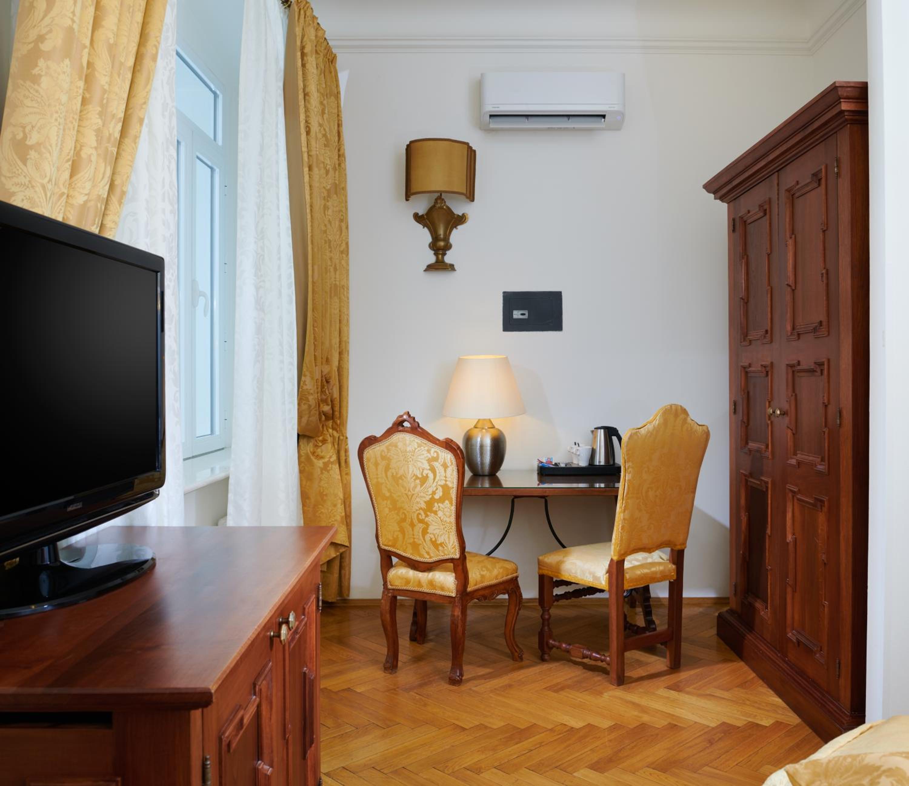 Economy Double Room thumbnail 5