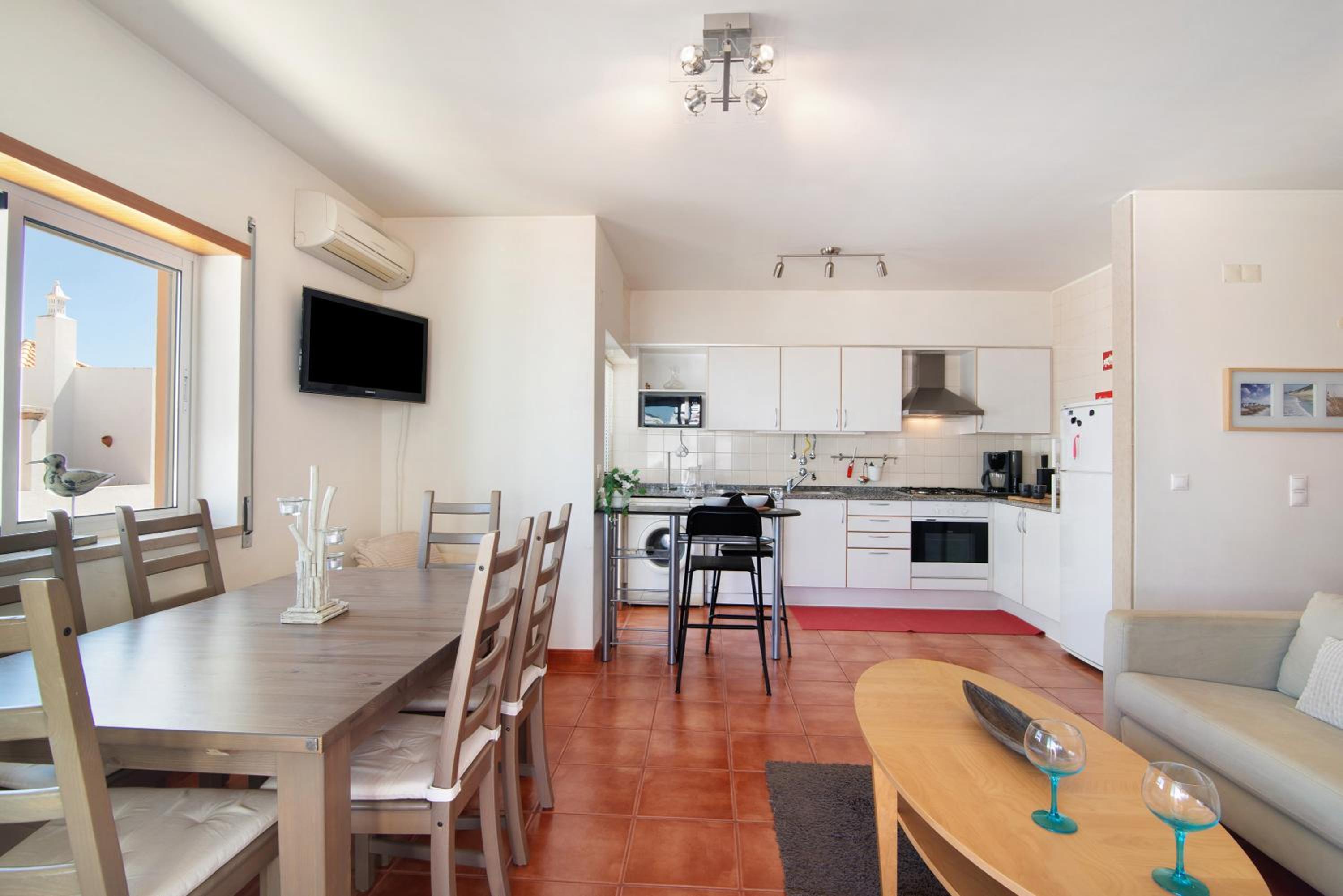 Two-Bedroom Deluxe Apartment with Ocean View photo 2