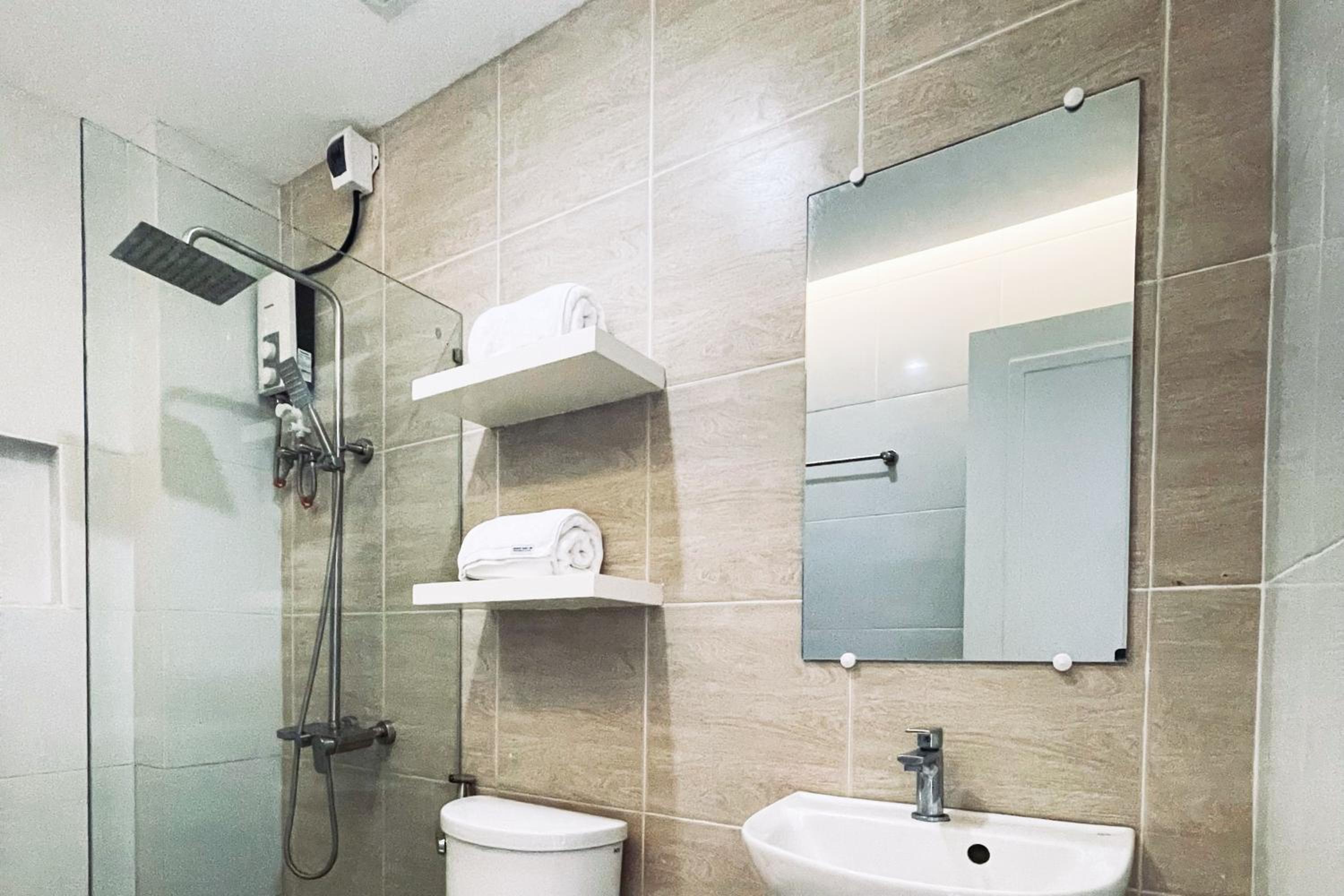 Standard Double Room with Fan - Photo 5