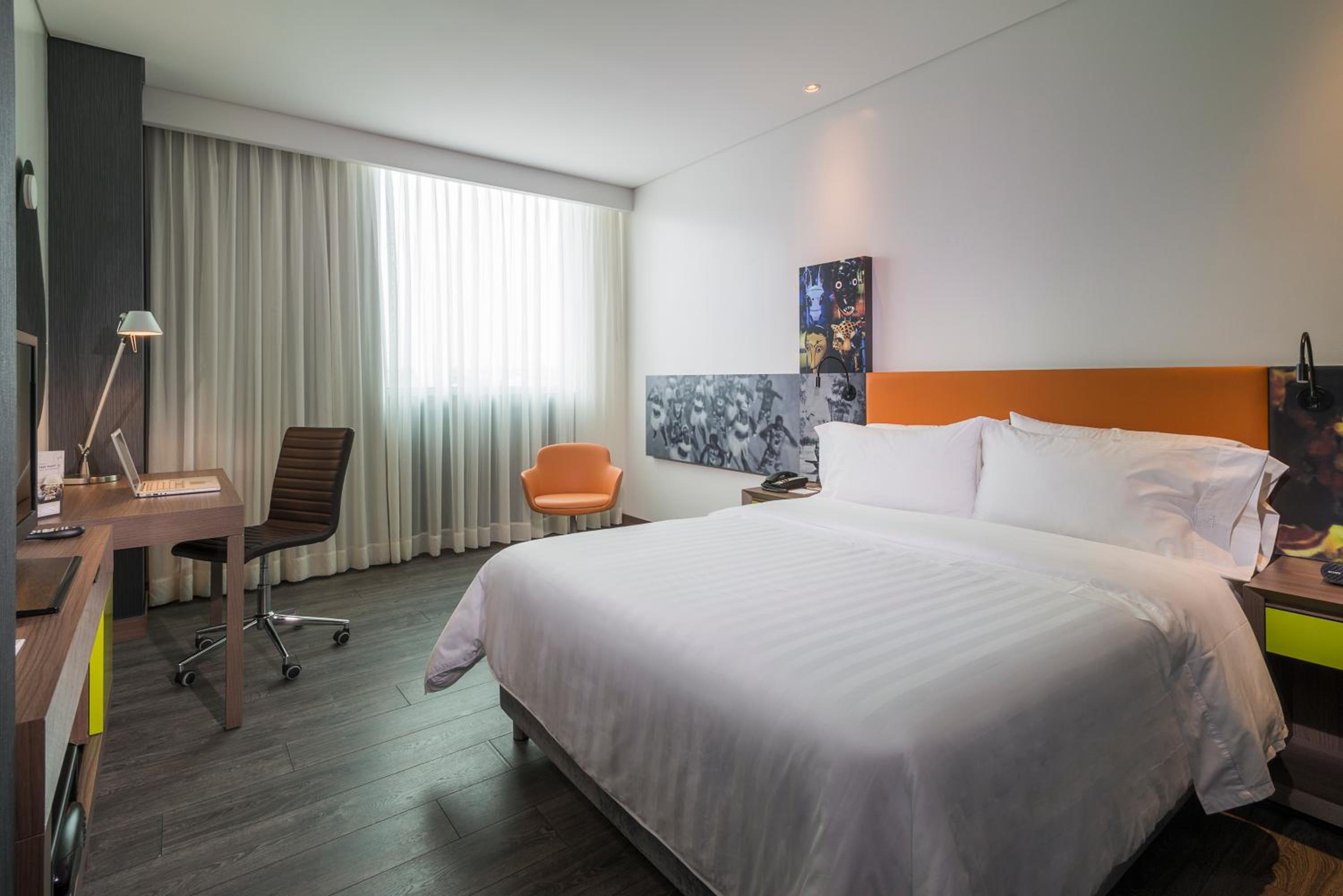 Queen Room with Roll-In Shower - Mobility Access/Non-Smoking photo 1
