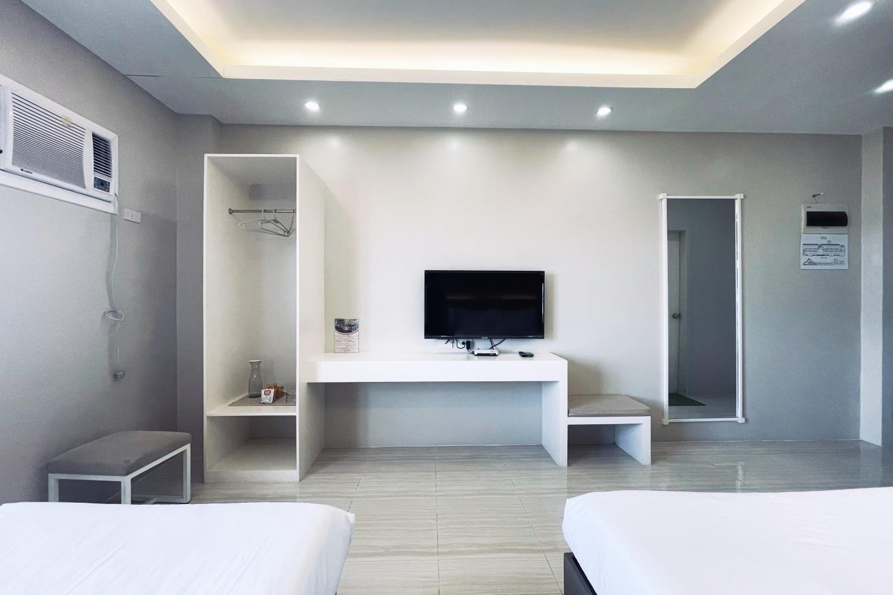 Standard Double Room - Photo 7