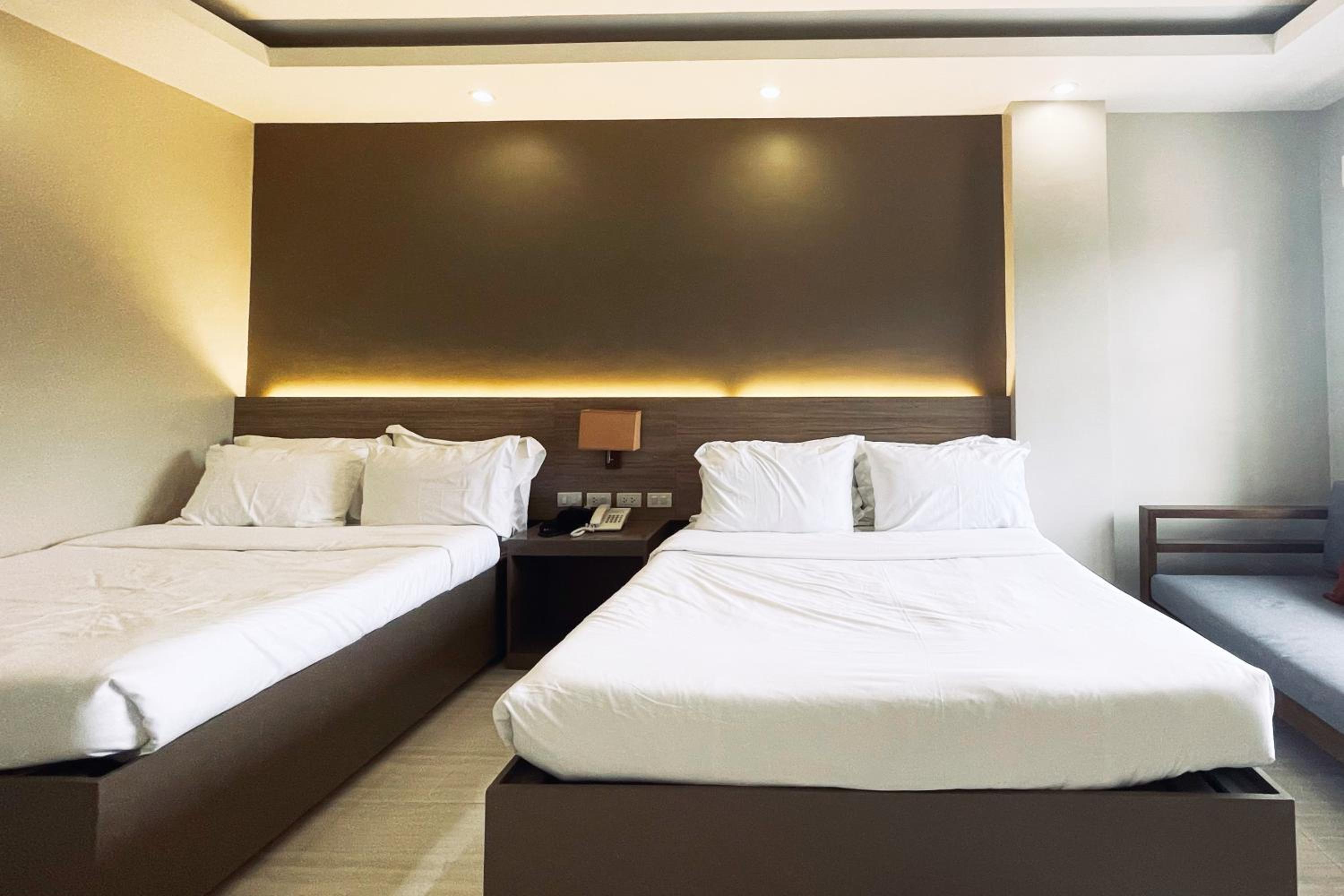 Deluxe Room - Photo 2