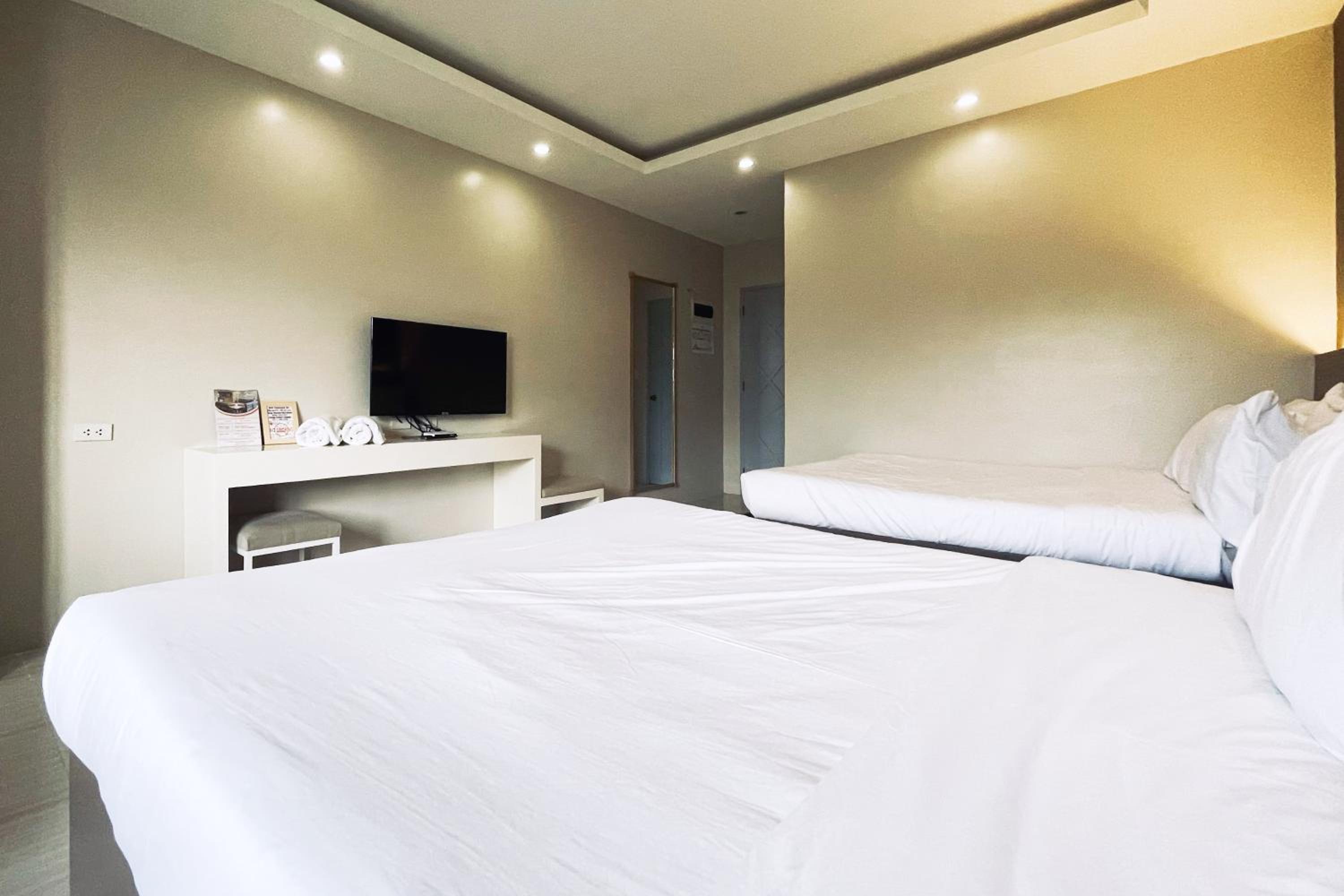 Deluxe Room - Photo 6