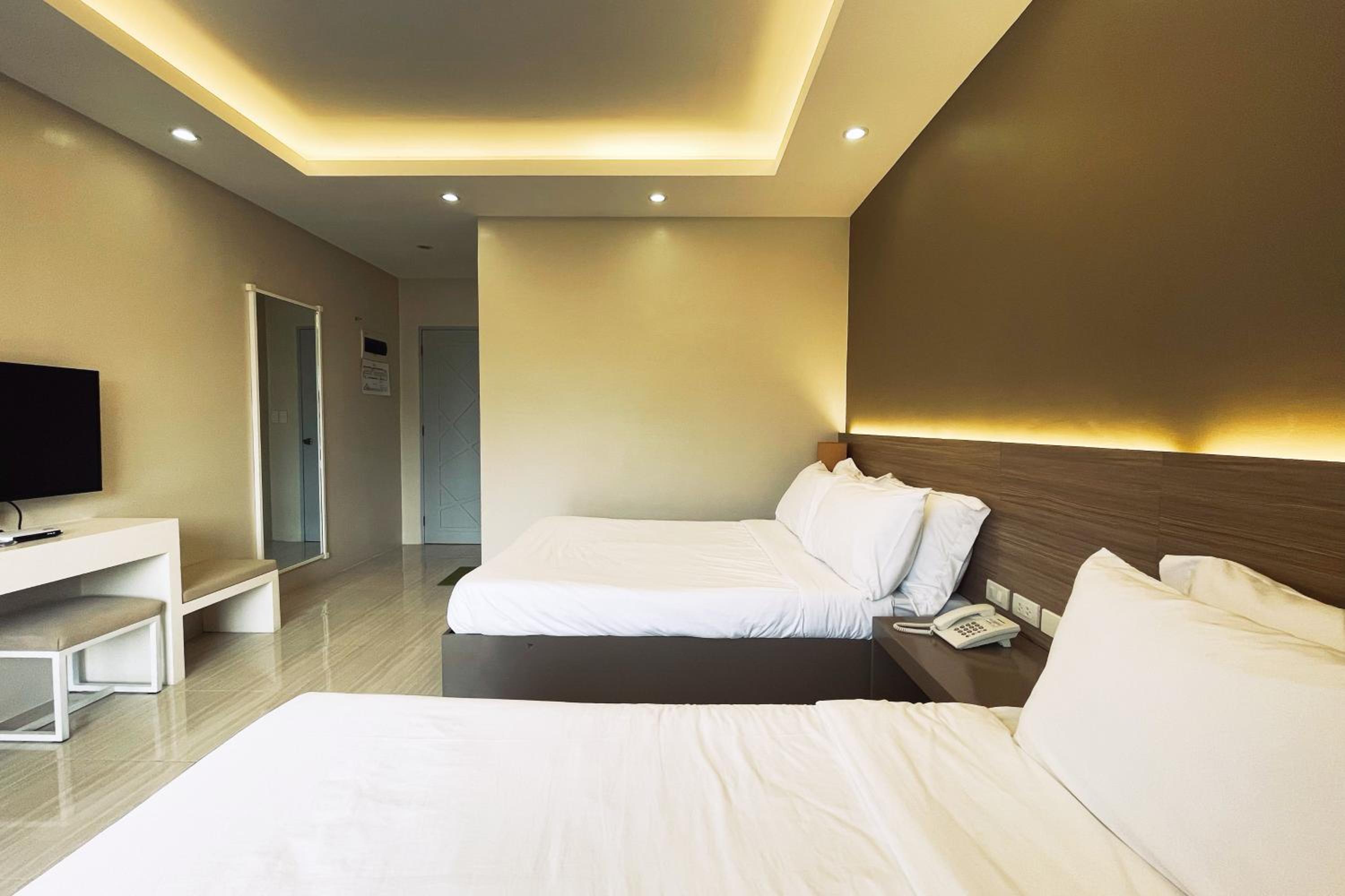 Deluxe Suite - Photo 10
