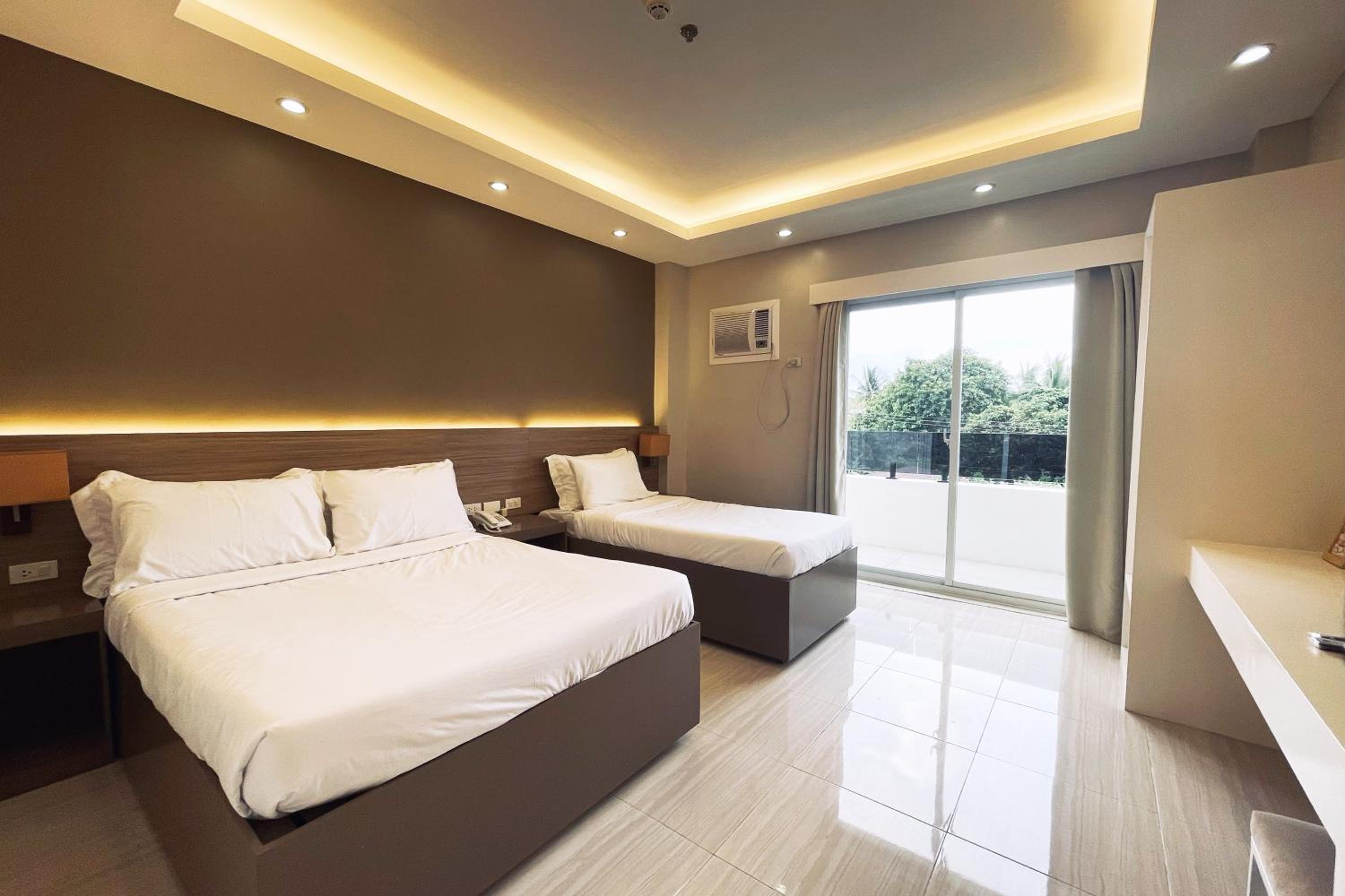 Deluxe Suite - Photo 2