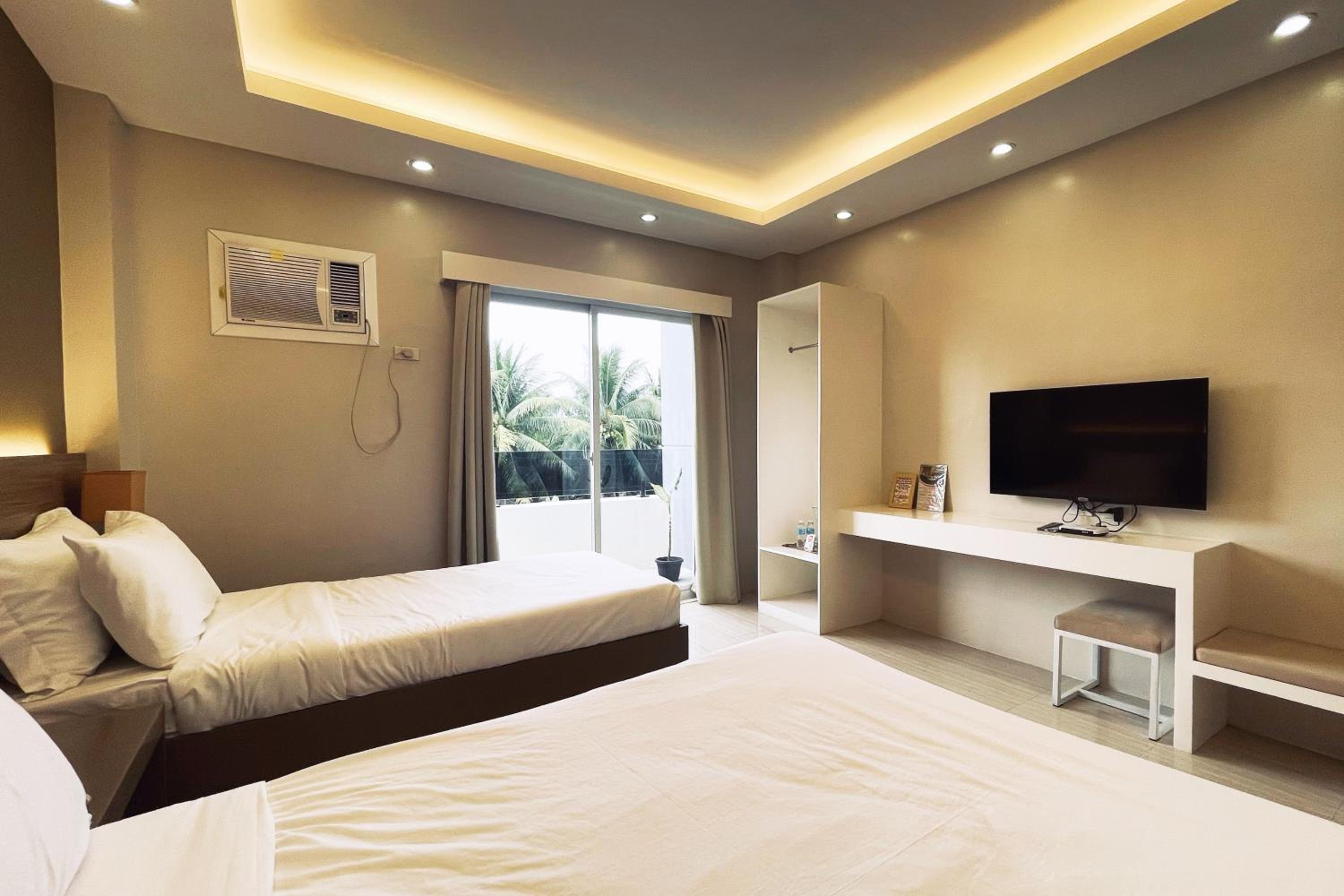 Deluxe Suite - Photo 7