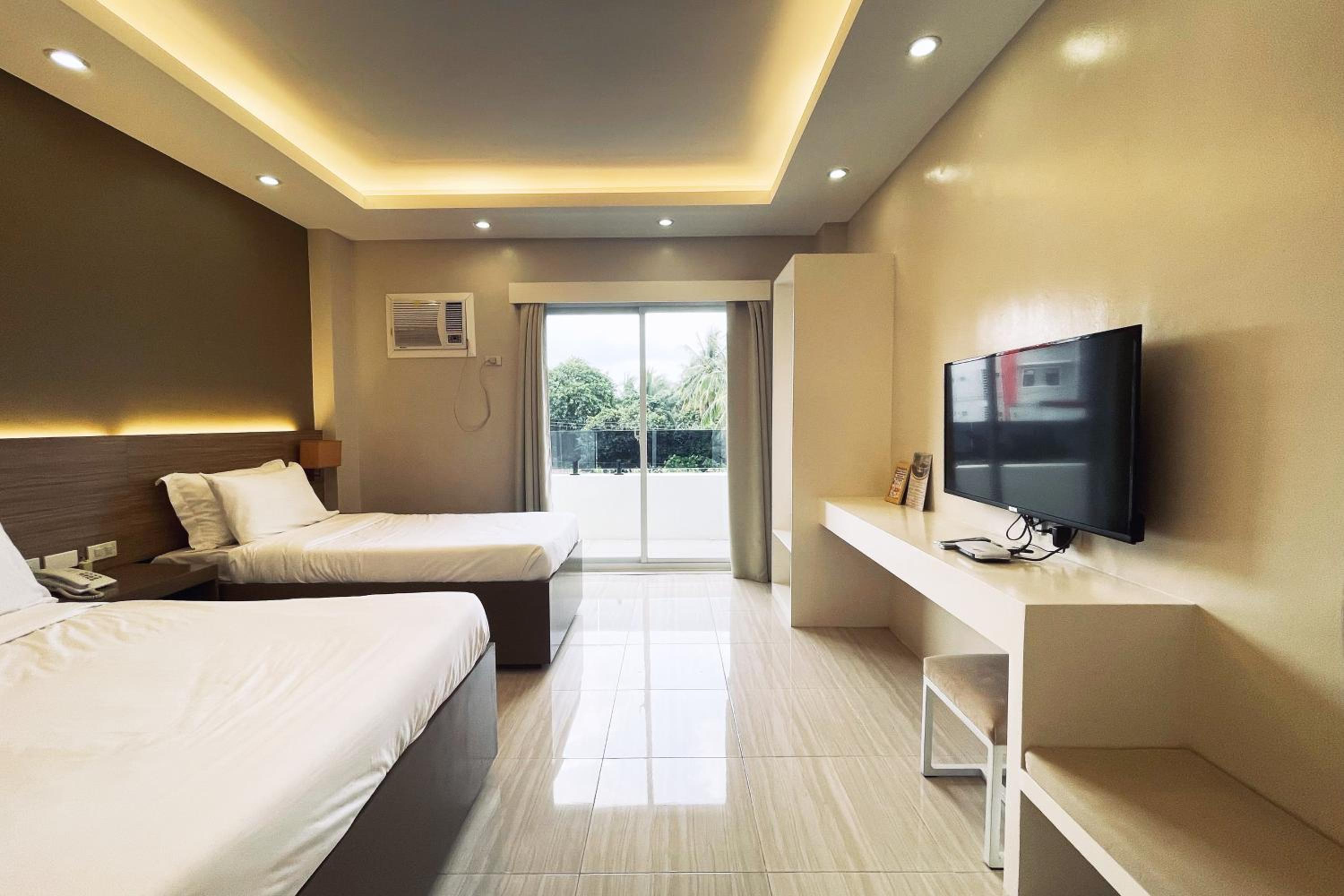 Deluxe Suite - Photo 8