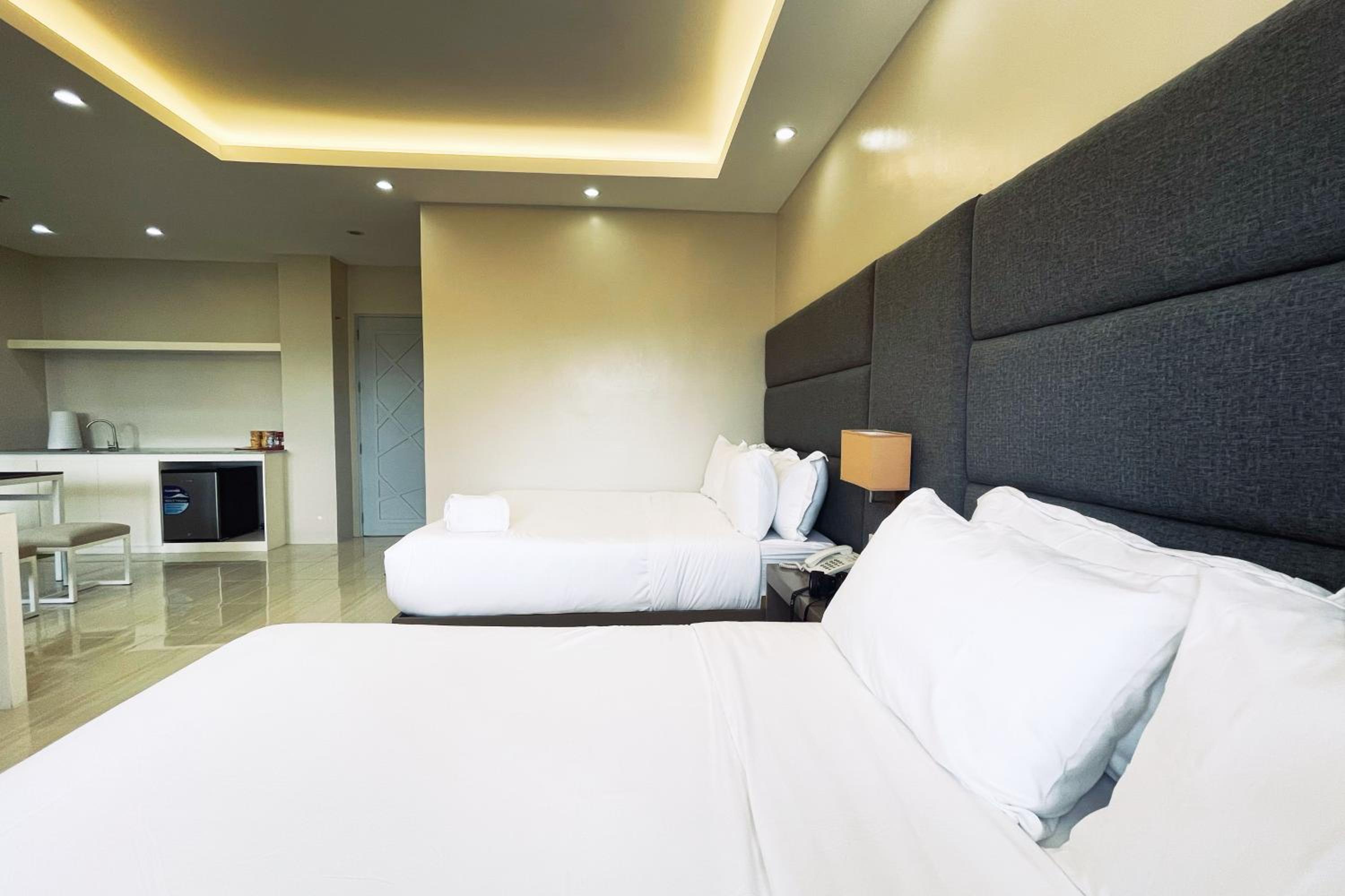 Suite - Photo 5