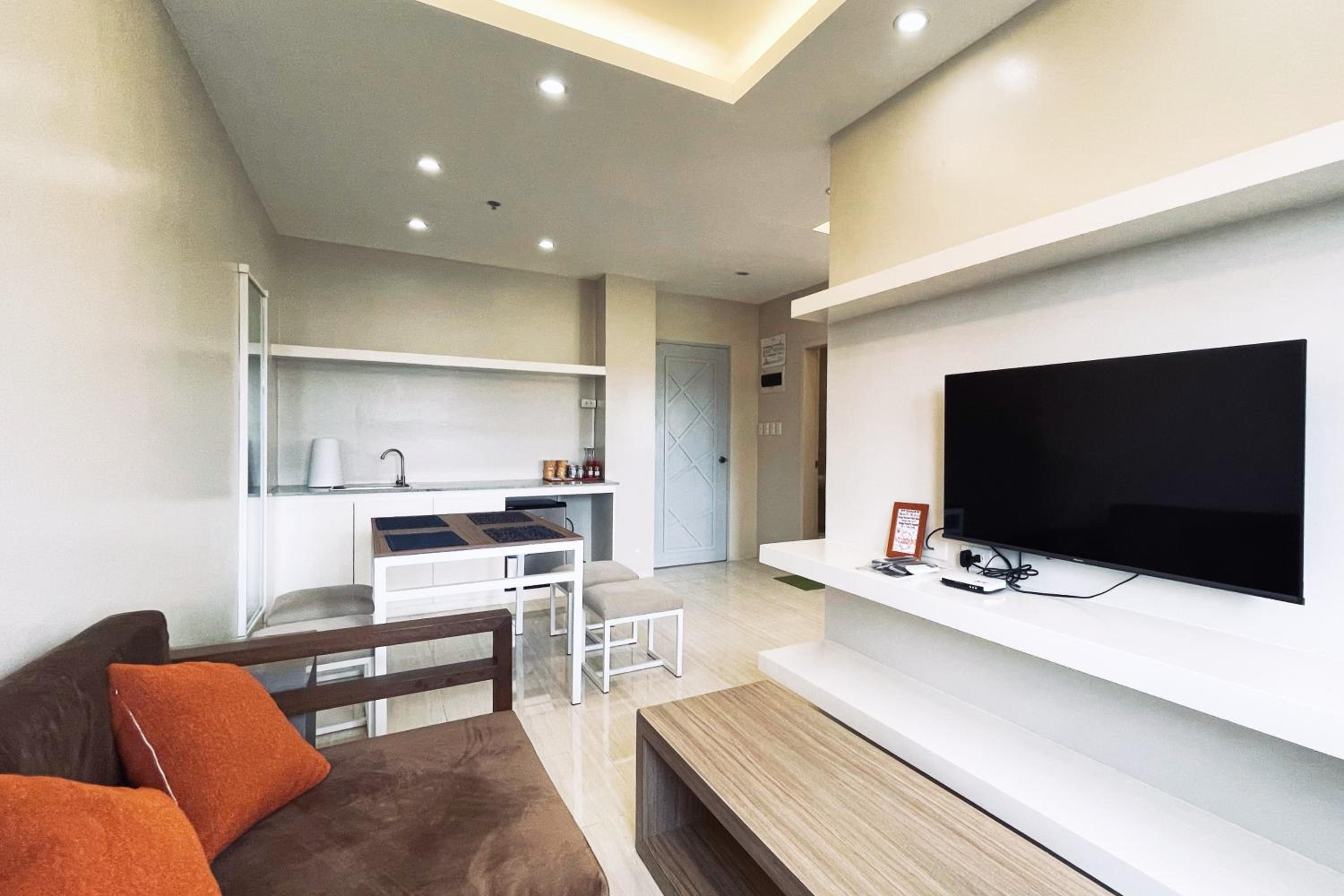 Suite - Photo 2
