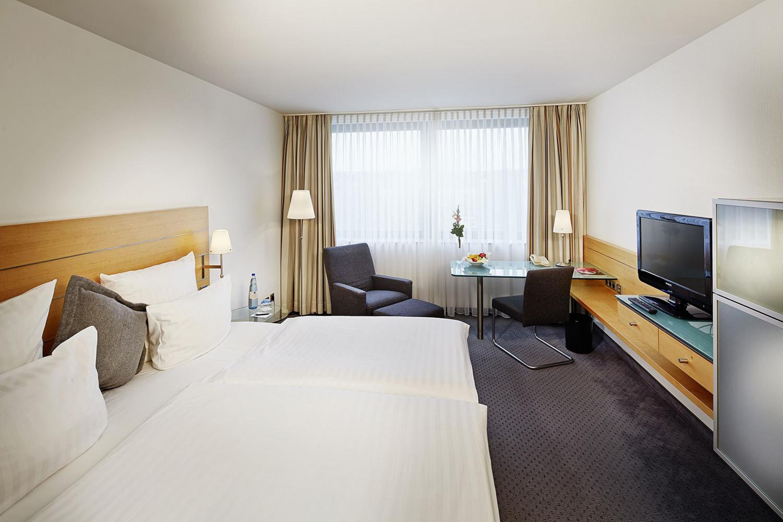 Comfort Room with Kingsize Bed  - Photo 3