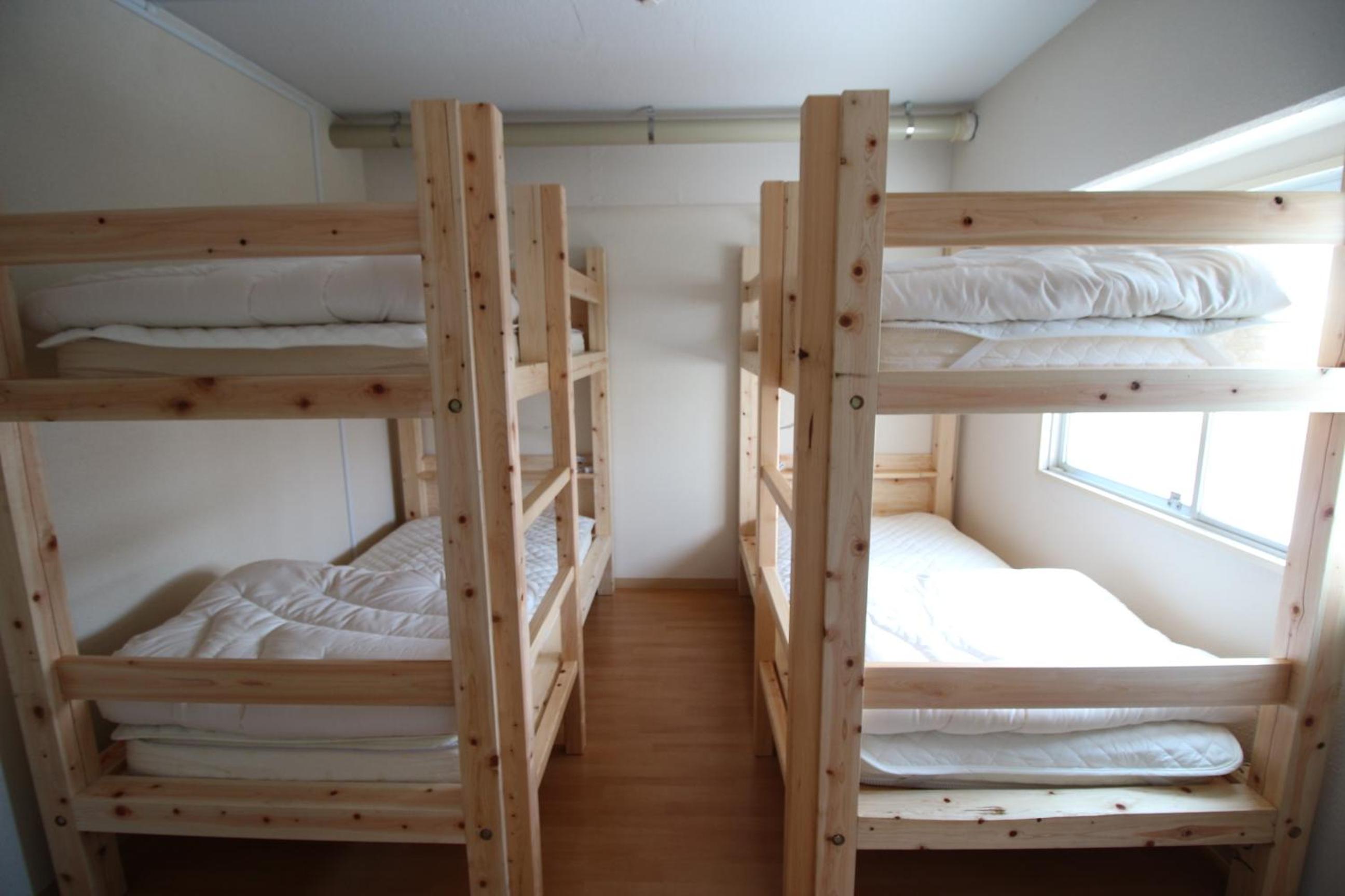 Economy Quadruple Room with Shared Bathroom photo 2