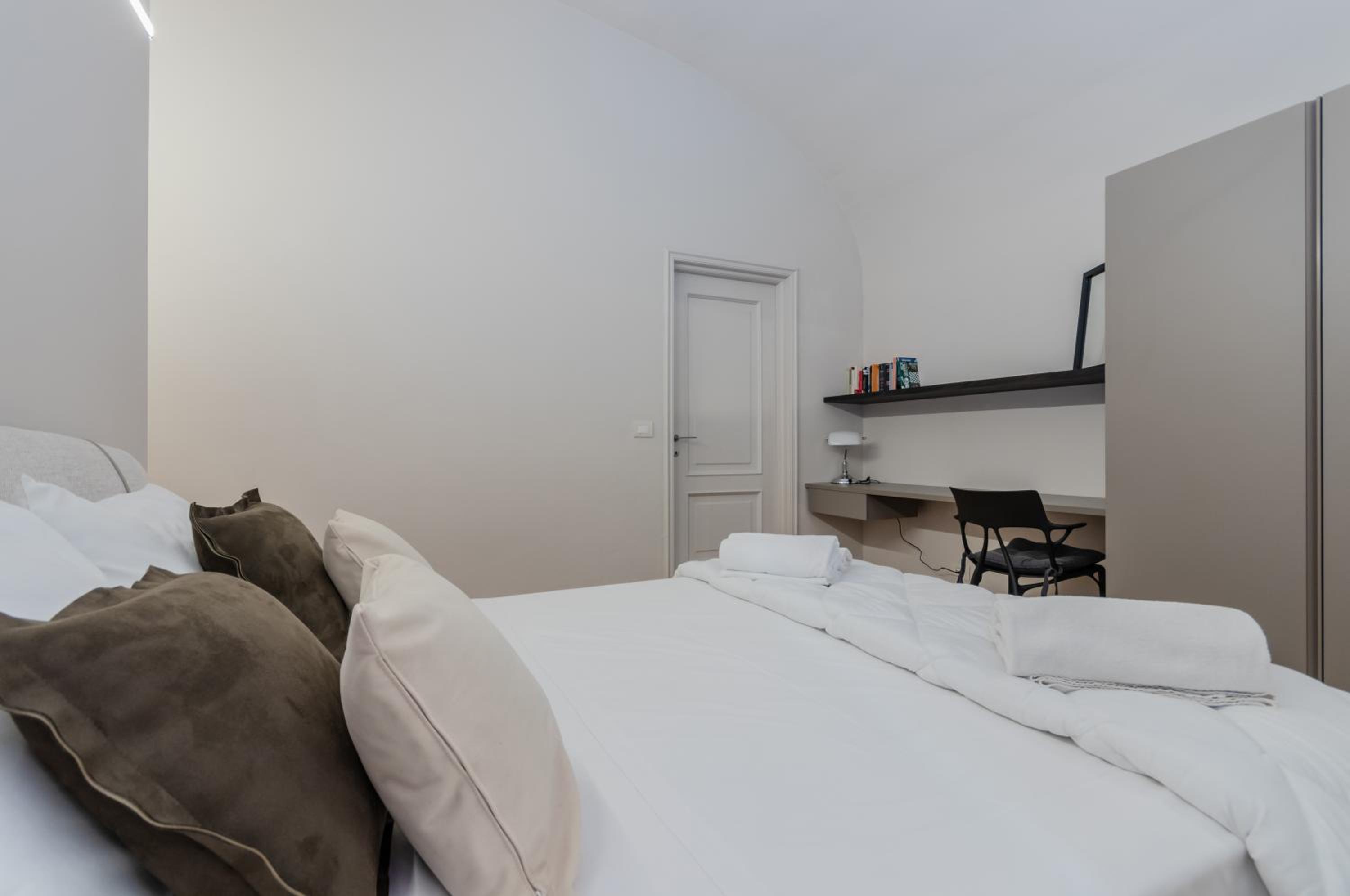 One-Bedroom Apartment photo 2