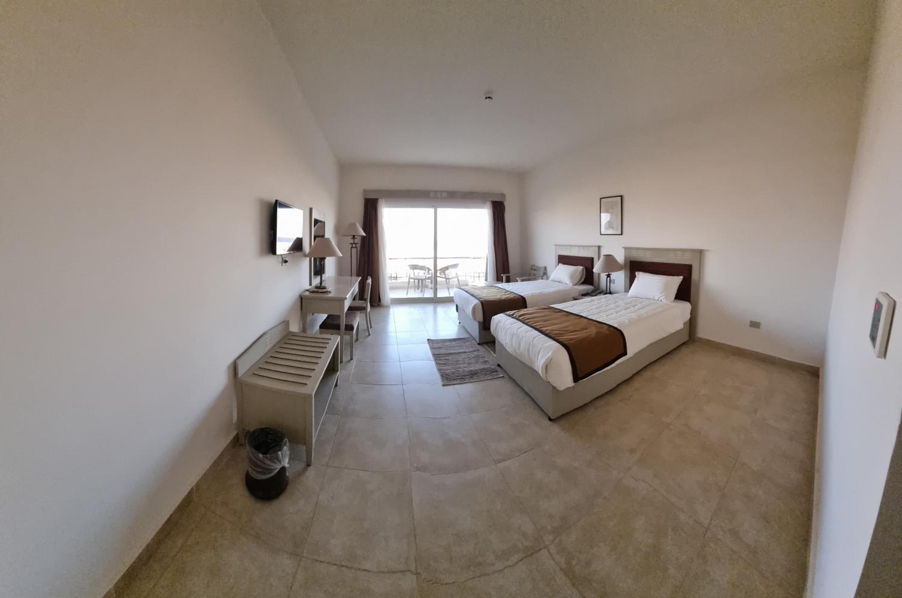 Double Room with Sea View - Photo 7