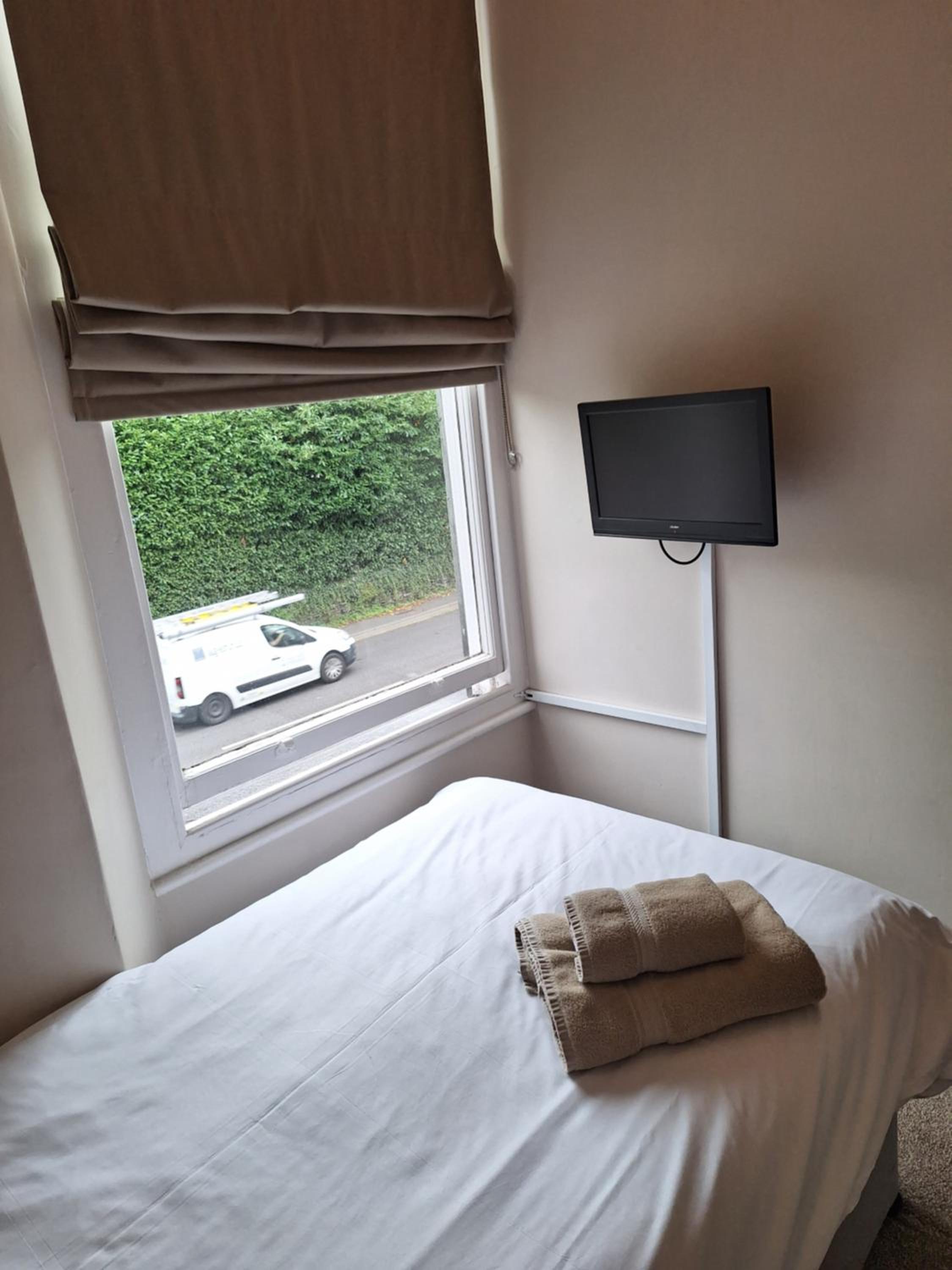 Small Single Room photo 3