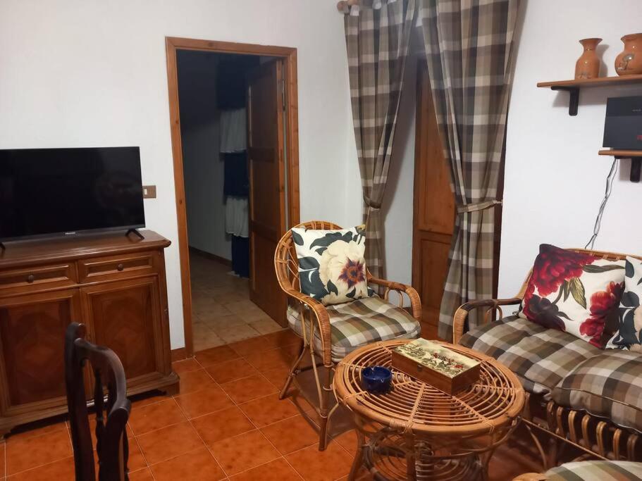 Three-Bedroom Apartment photo 2