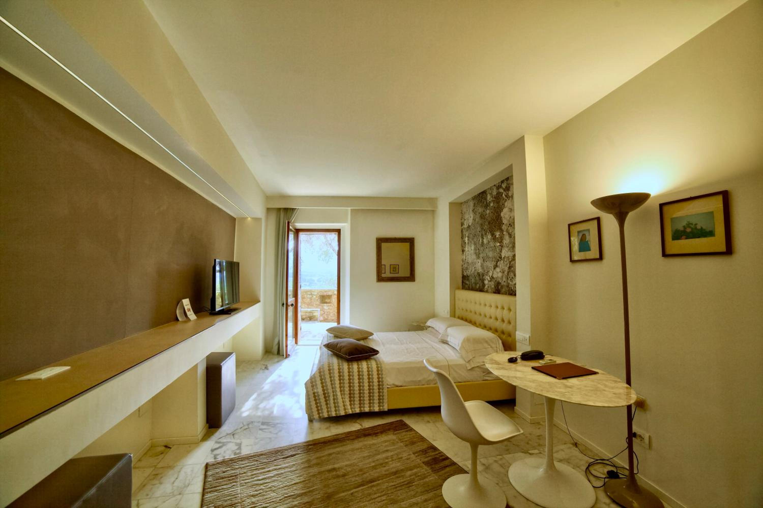 Deluxe Room - Photo 4