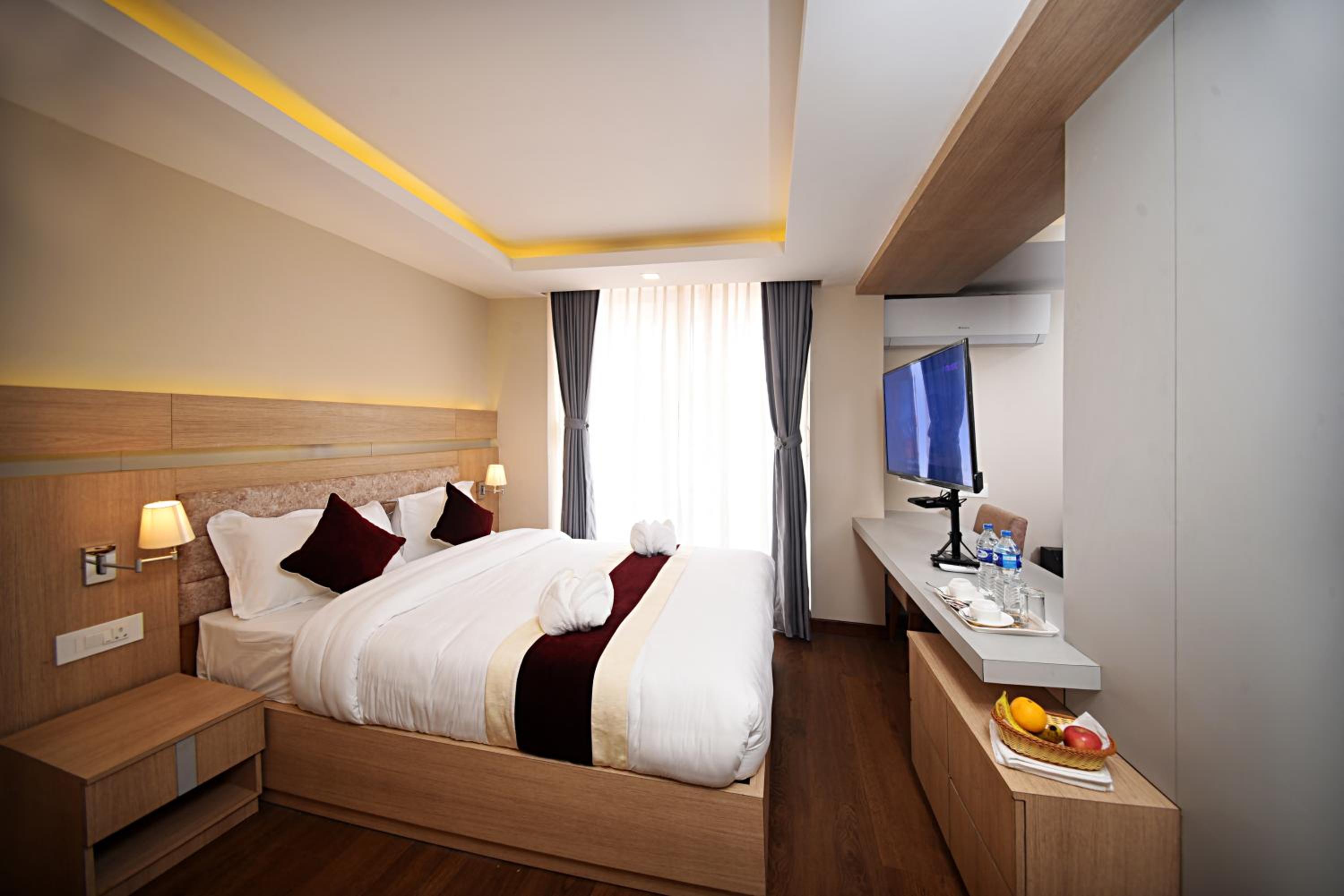 Executive Suite - Photo 8