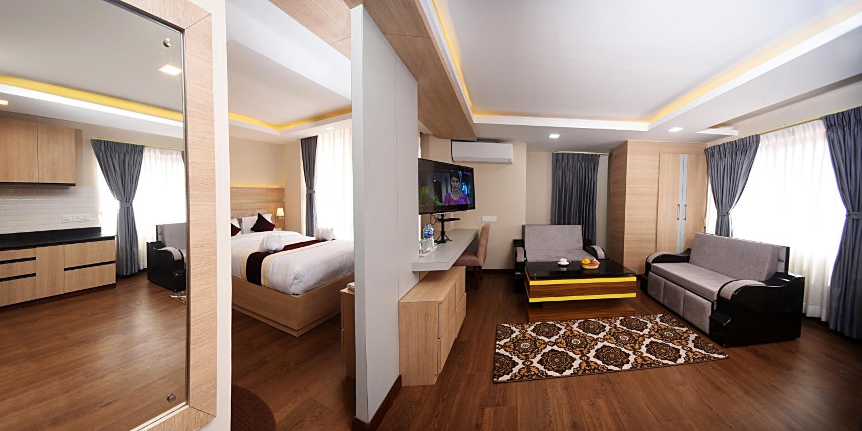 Executive Suite - Photo 7