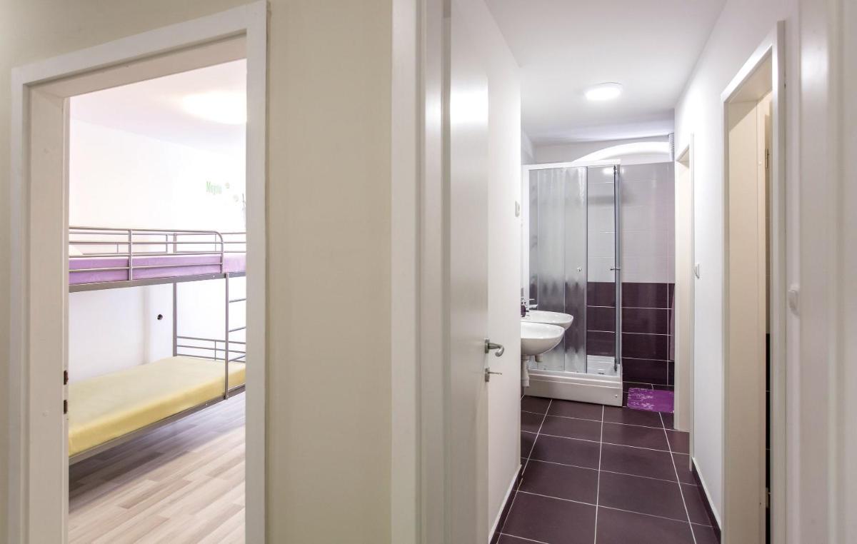Bed in 4-Bed Mixed Dormitory Room