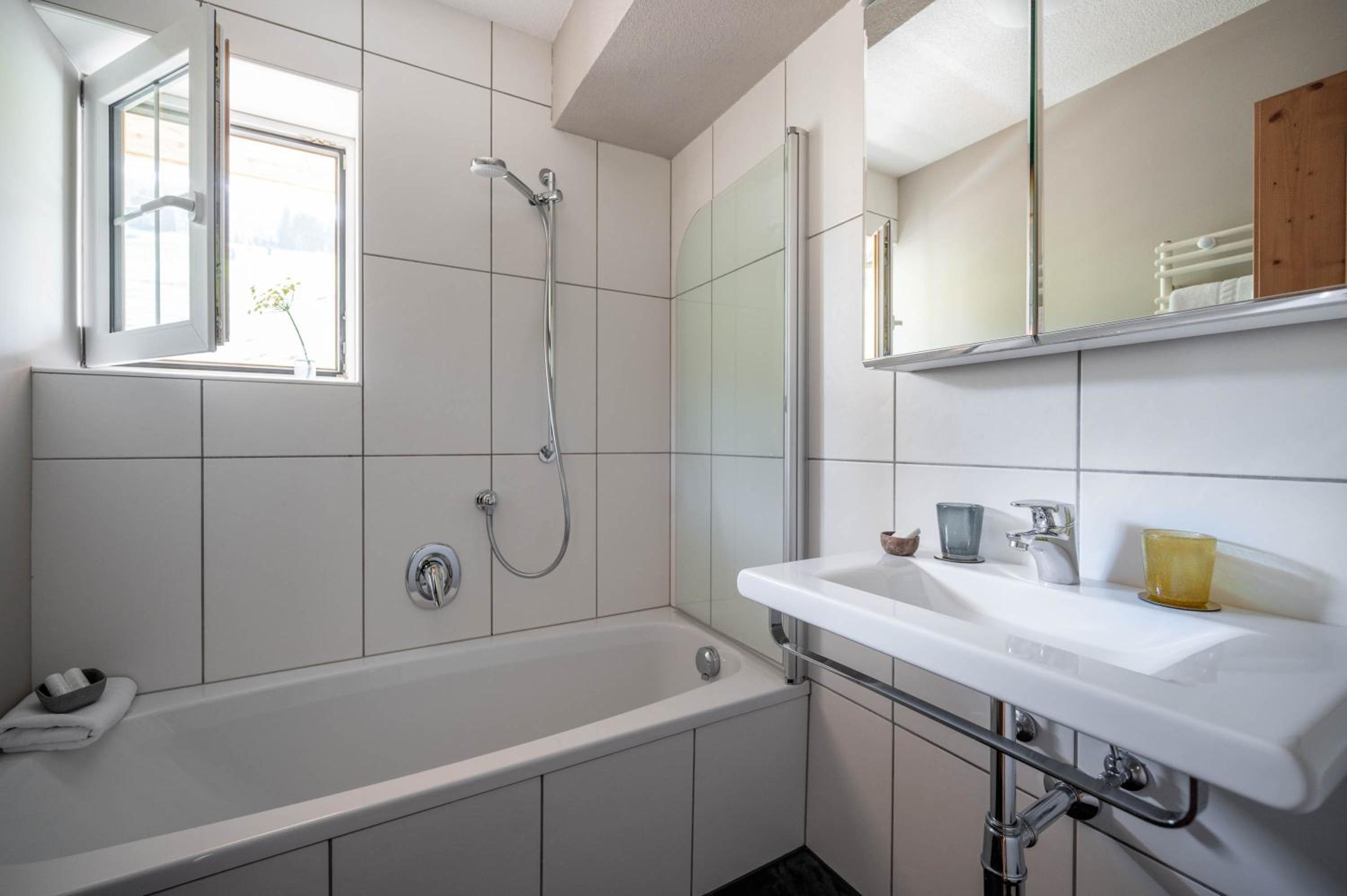 Deluxe Double Room with Balcony - Photo 5