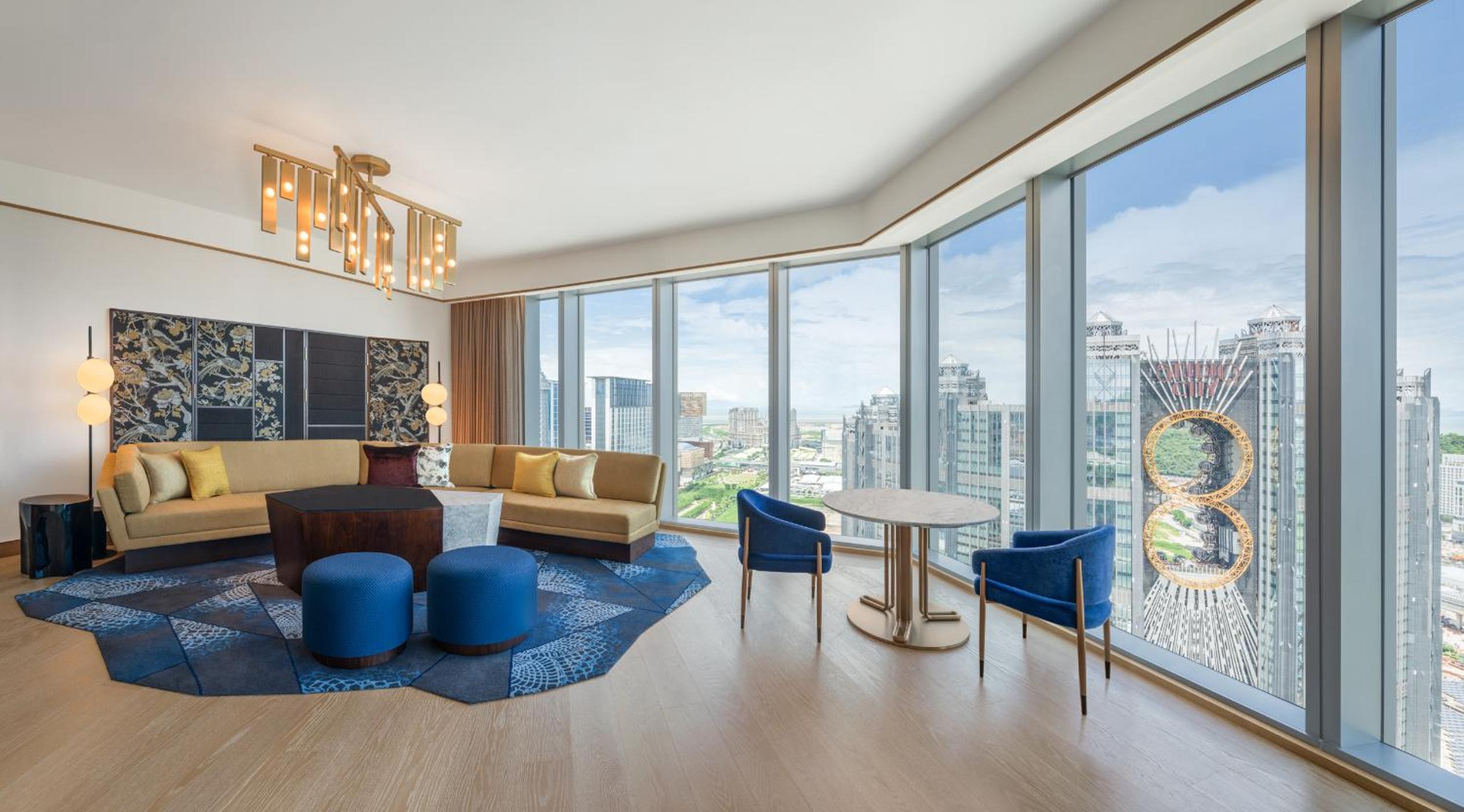 King Suite - Photo 3