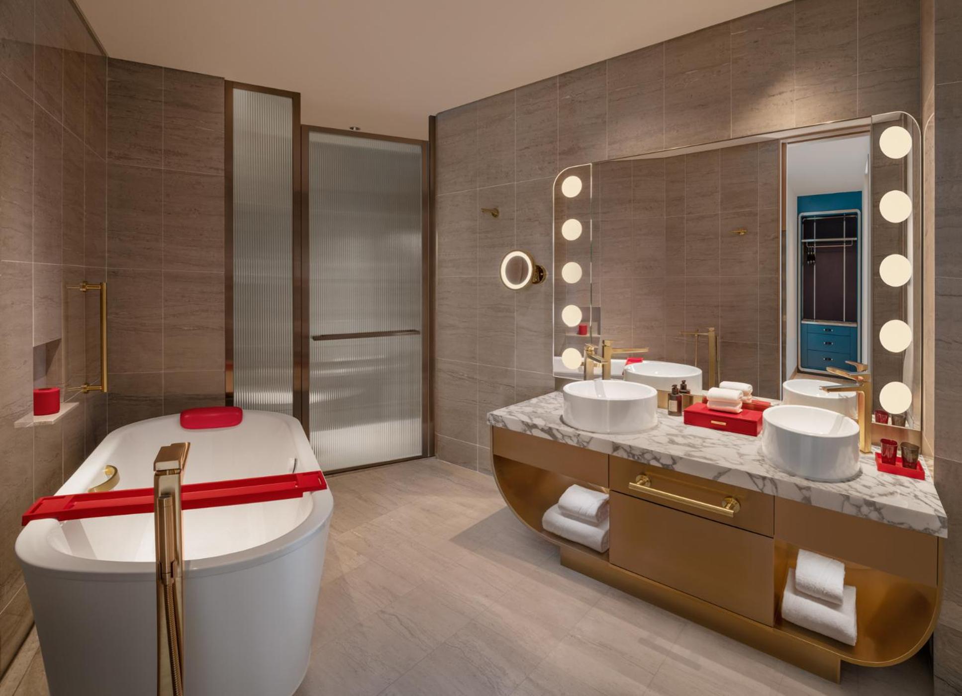 King Suite - Photo 5