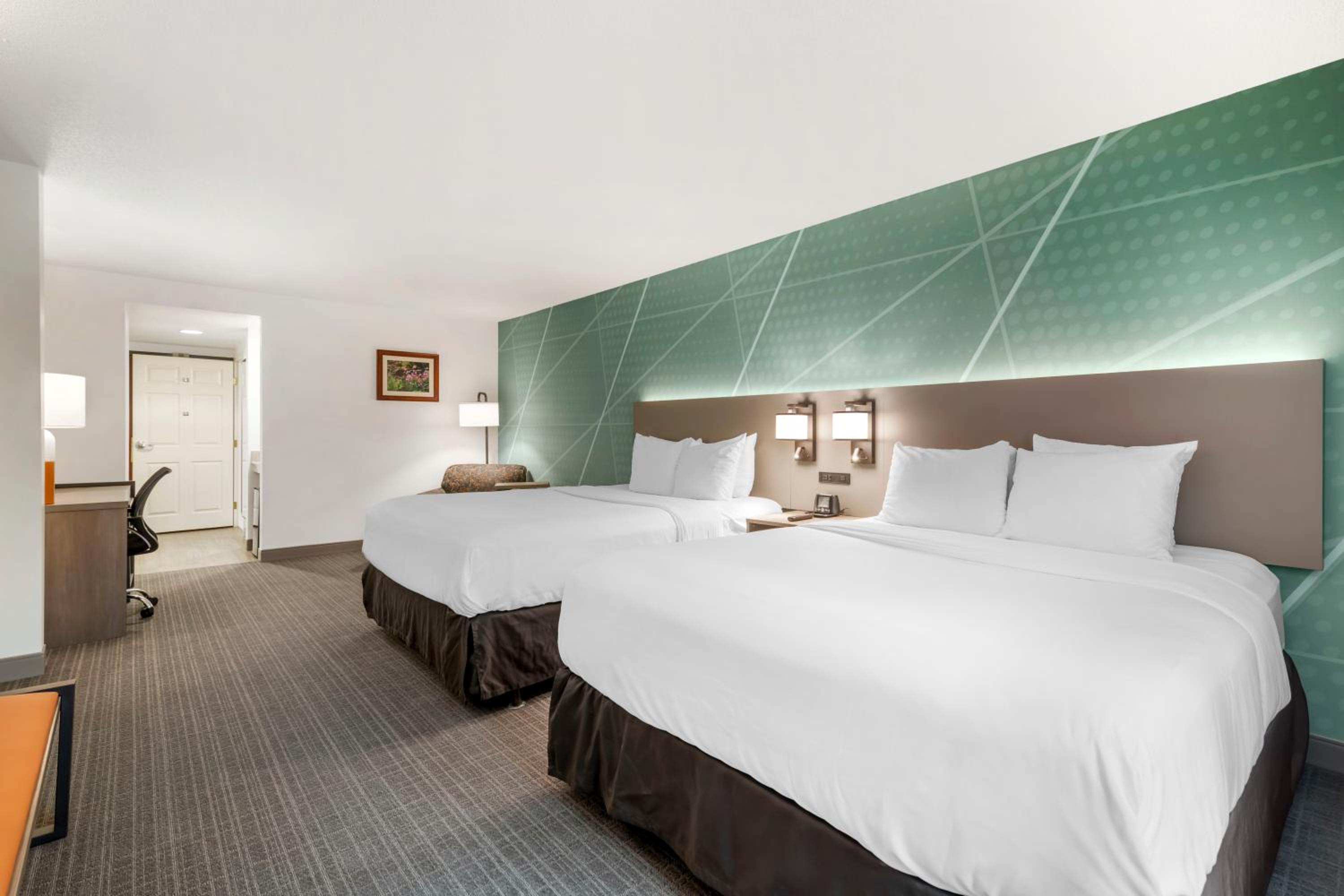 Standard Queen Room with Two Queen Beds - Non-Smoking - Photo 1