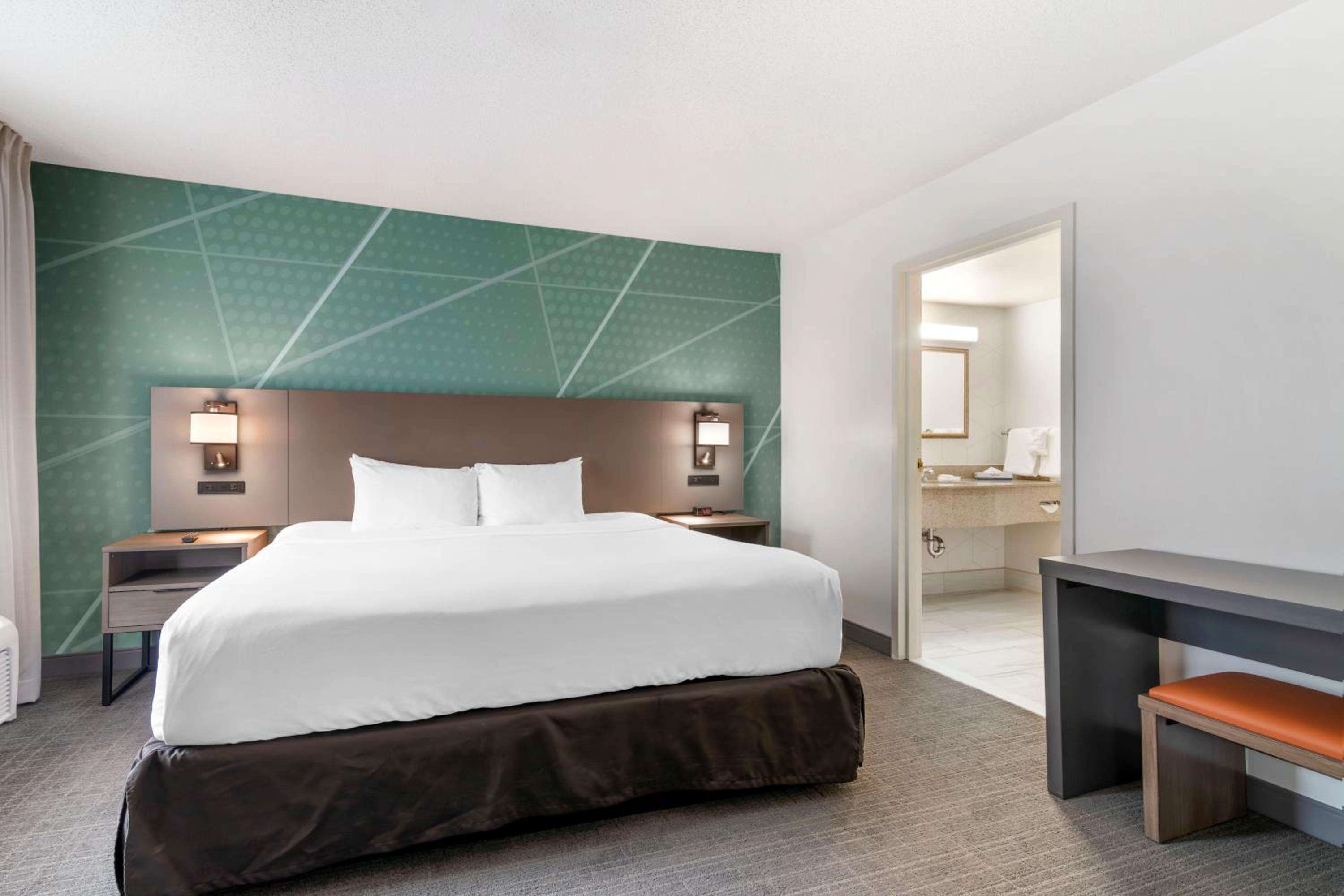 King Suite - Non-Smoking/1st Floor - Photo 3