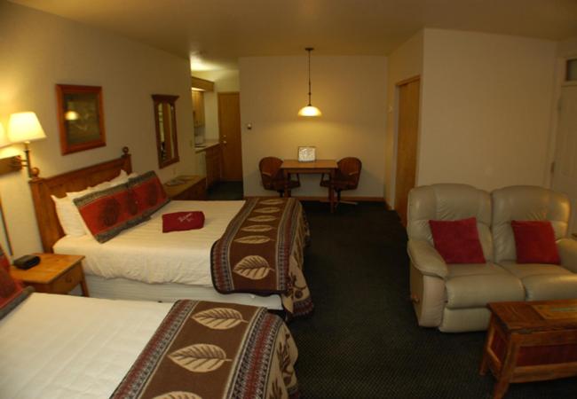 Deluxe Queen Room with Two Queen Beds