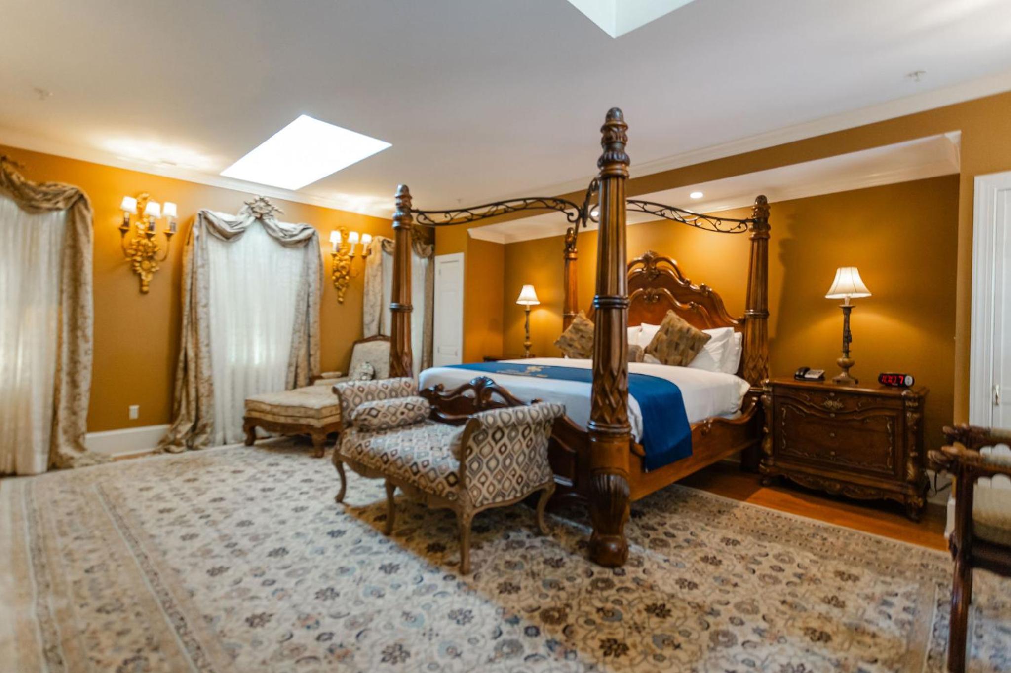 Carroll Suite 201