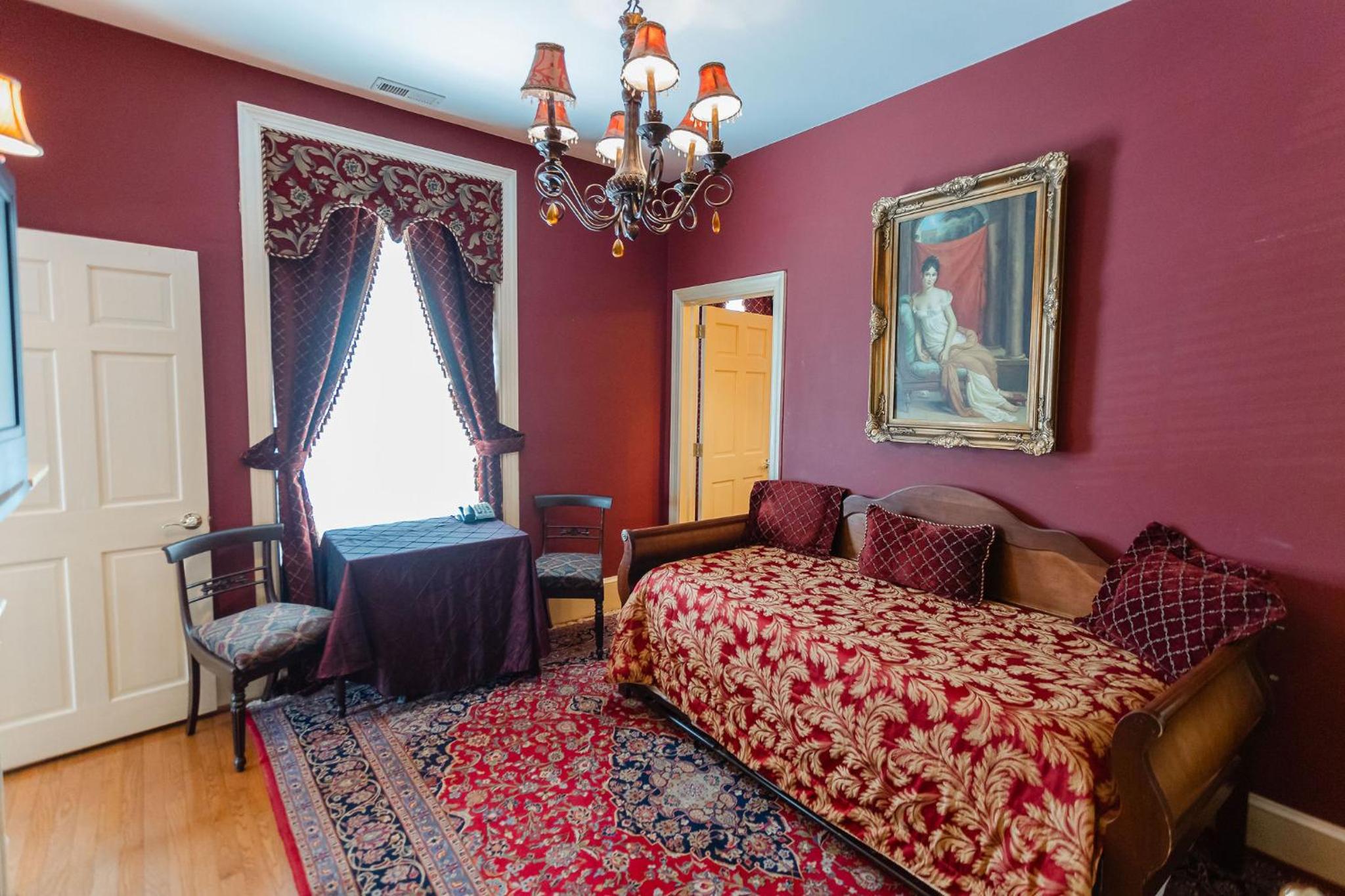 Independence Suite 203 photo 3