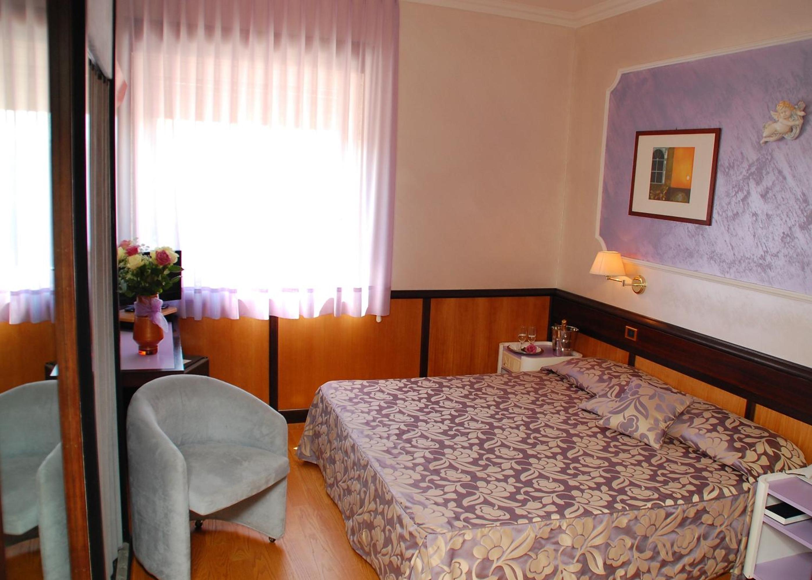 Double Room - Photo 6