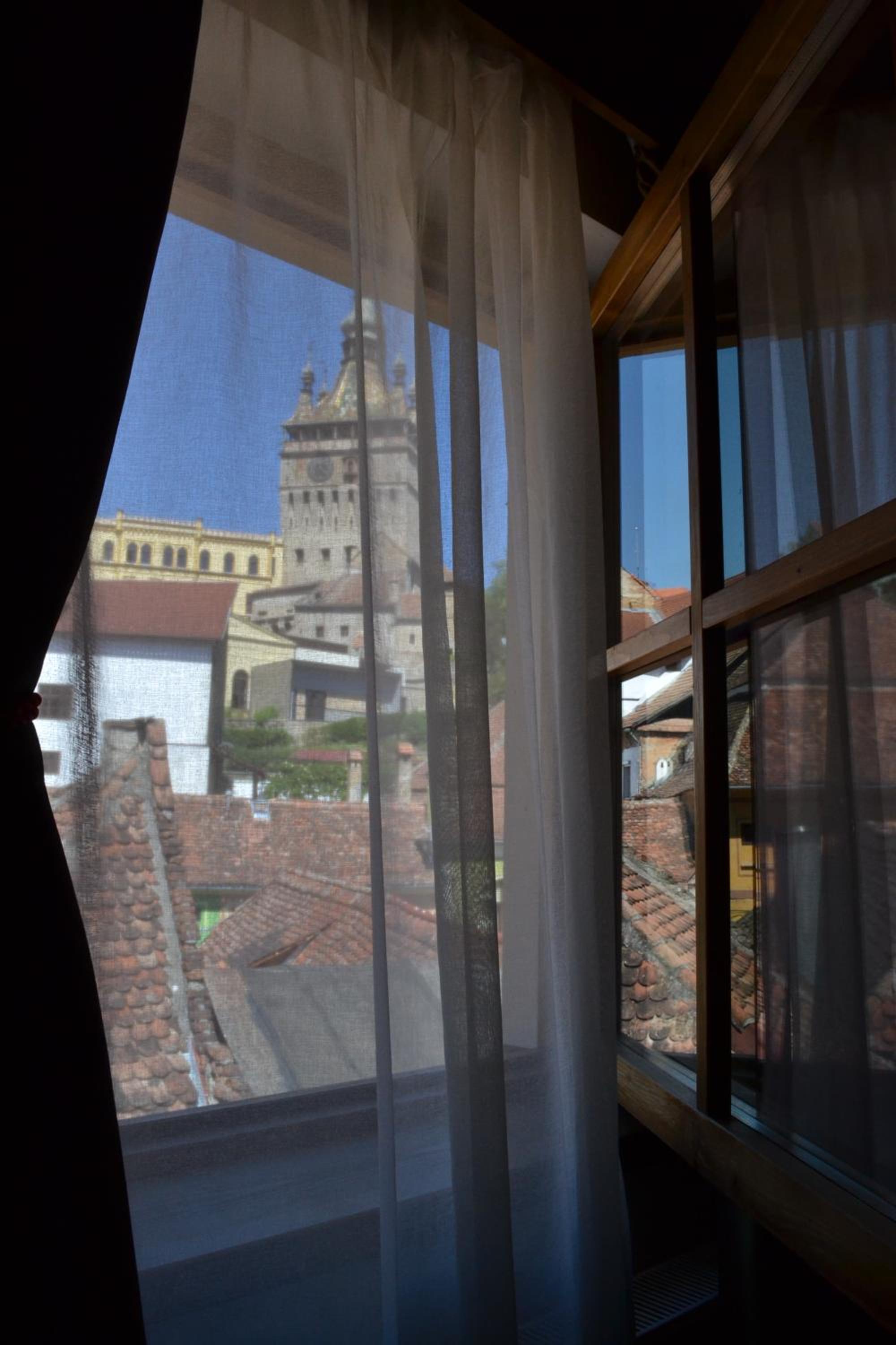 Deluxe Double Room with Canopy Bed - Photo 19