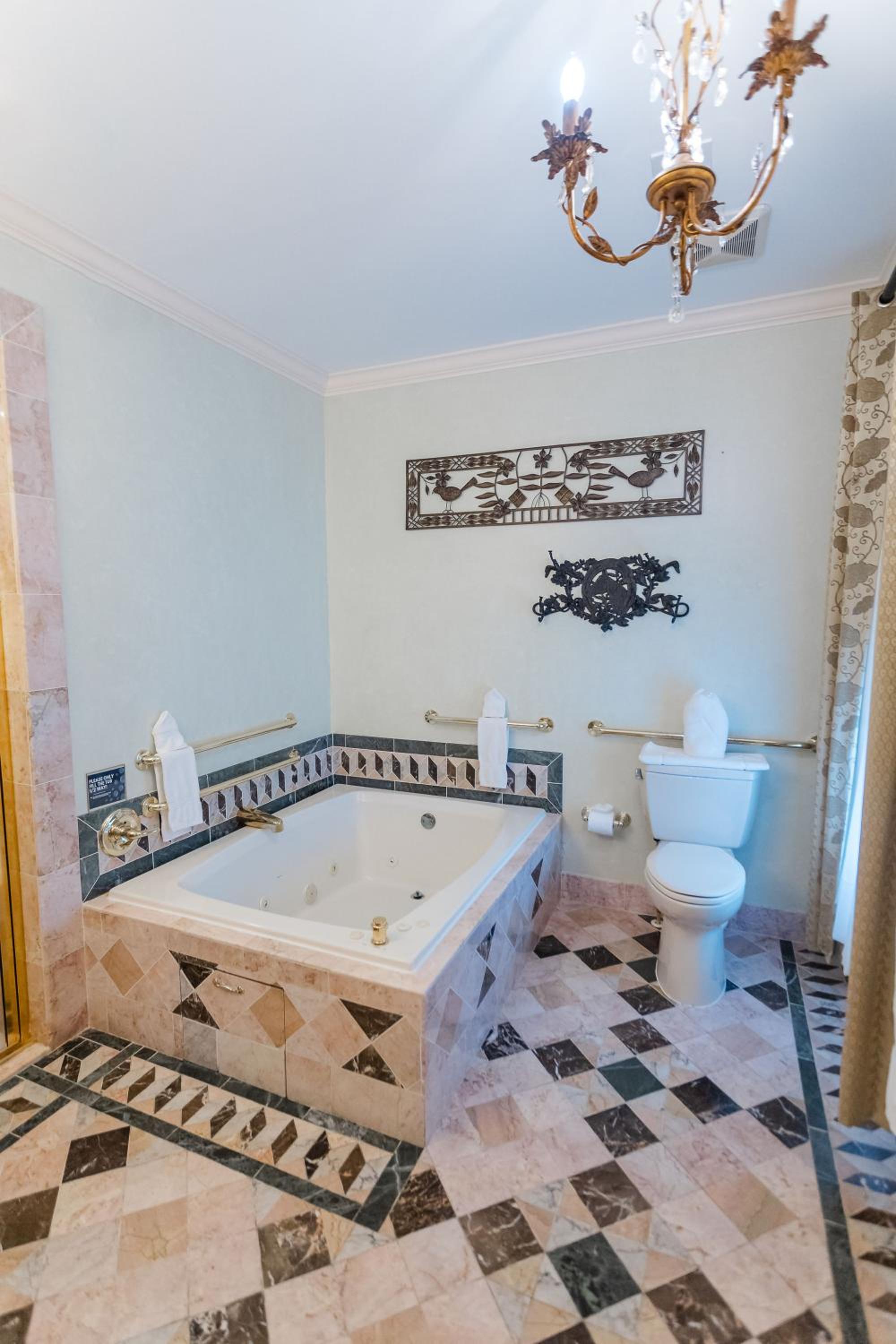 Equestrian Room 206 photo 3