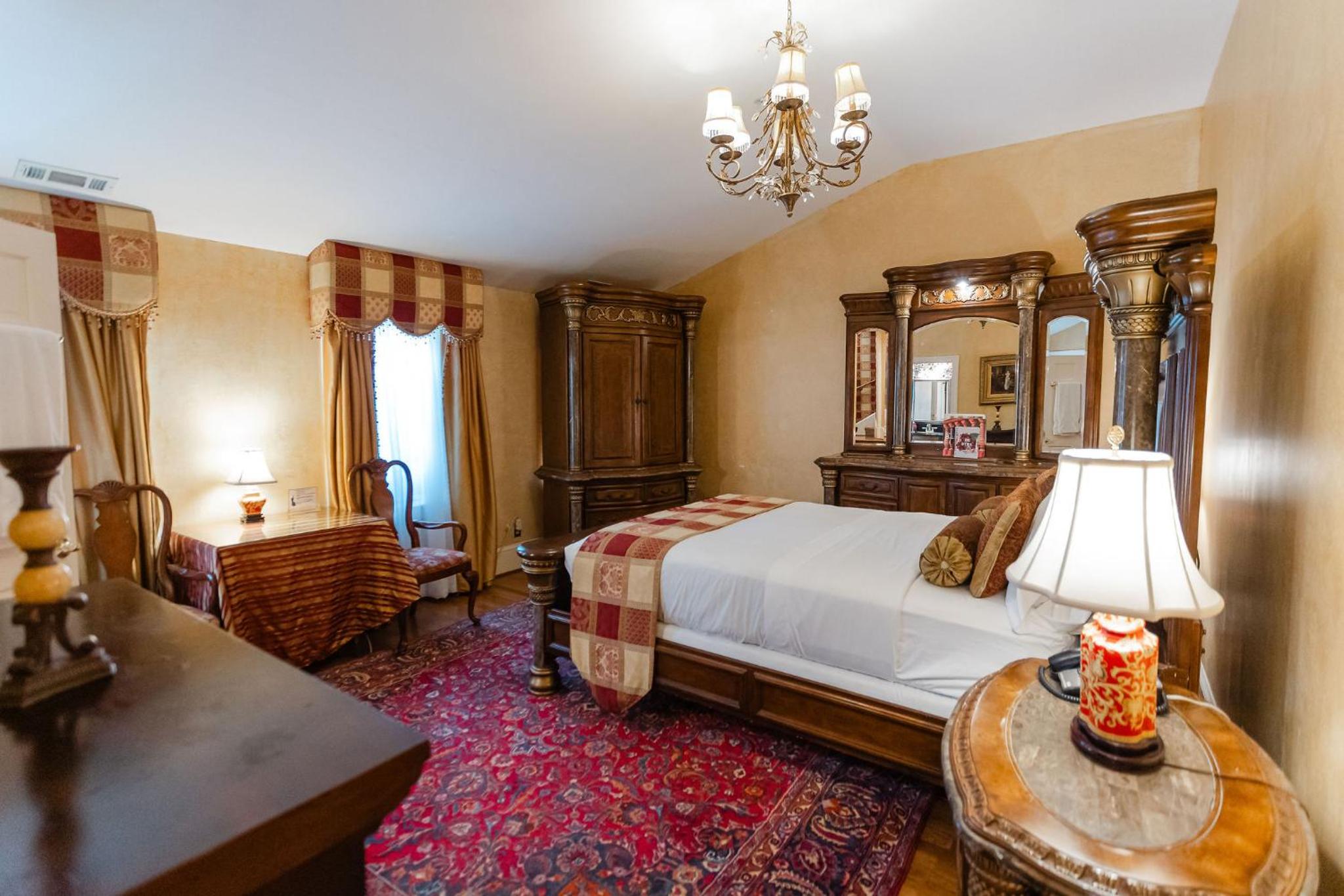 Caton Suite 301 photo 2