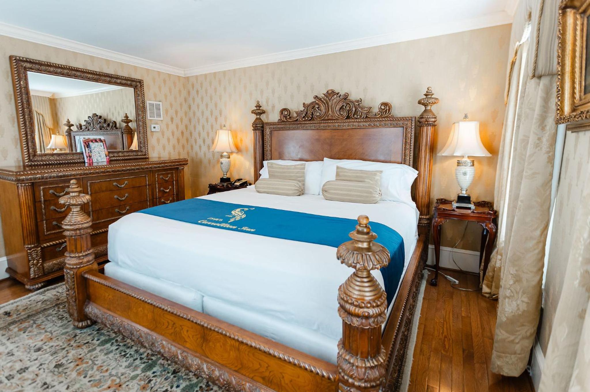Diplomat Suite 302 photo 2
