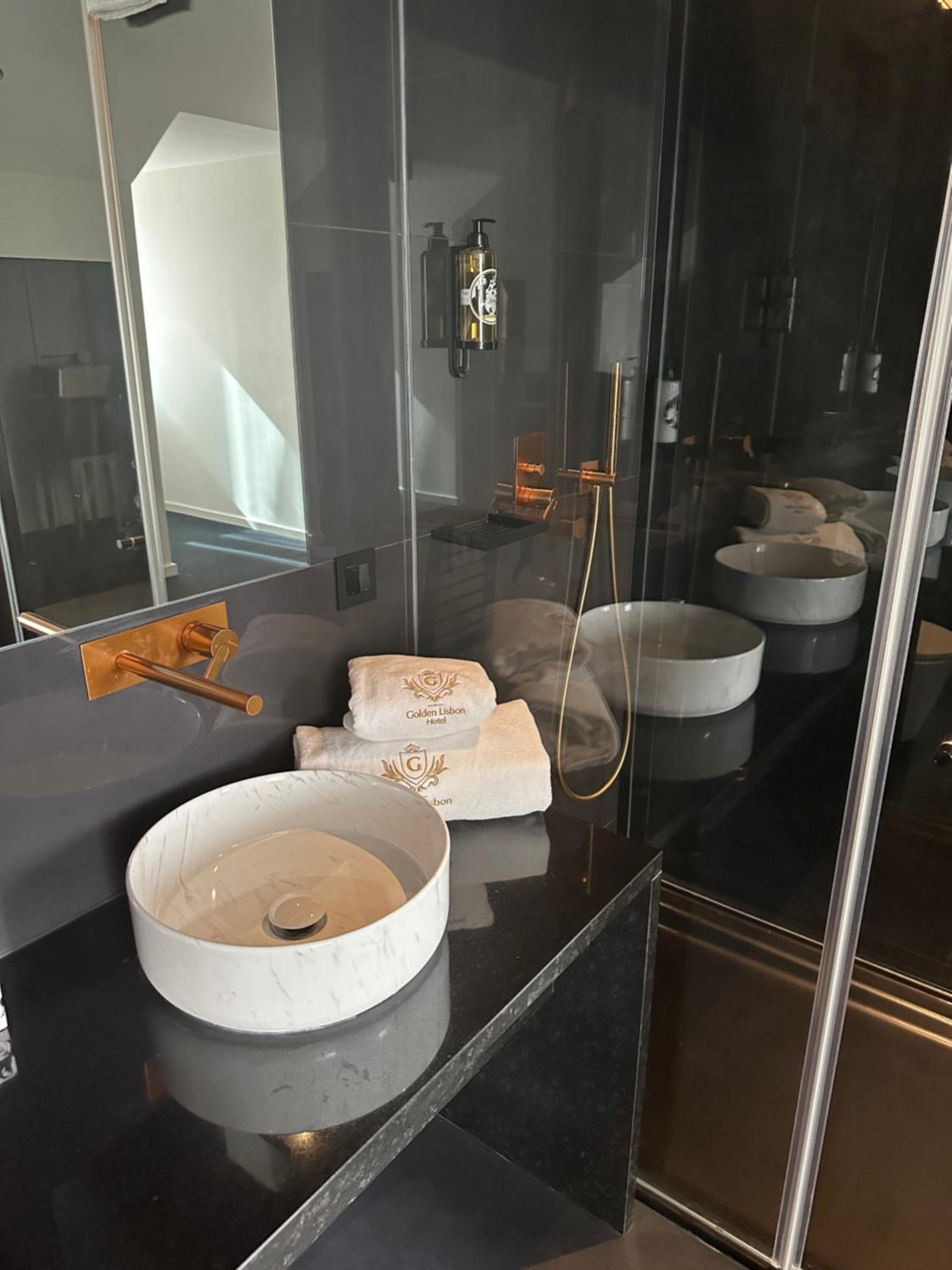 Standard Double Suite thumbnail 6