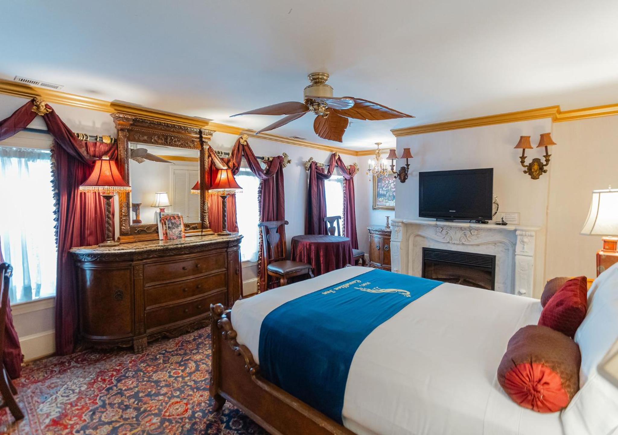Estate Room 303