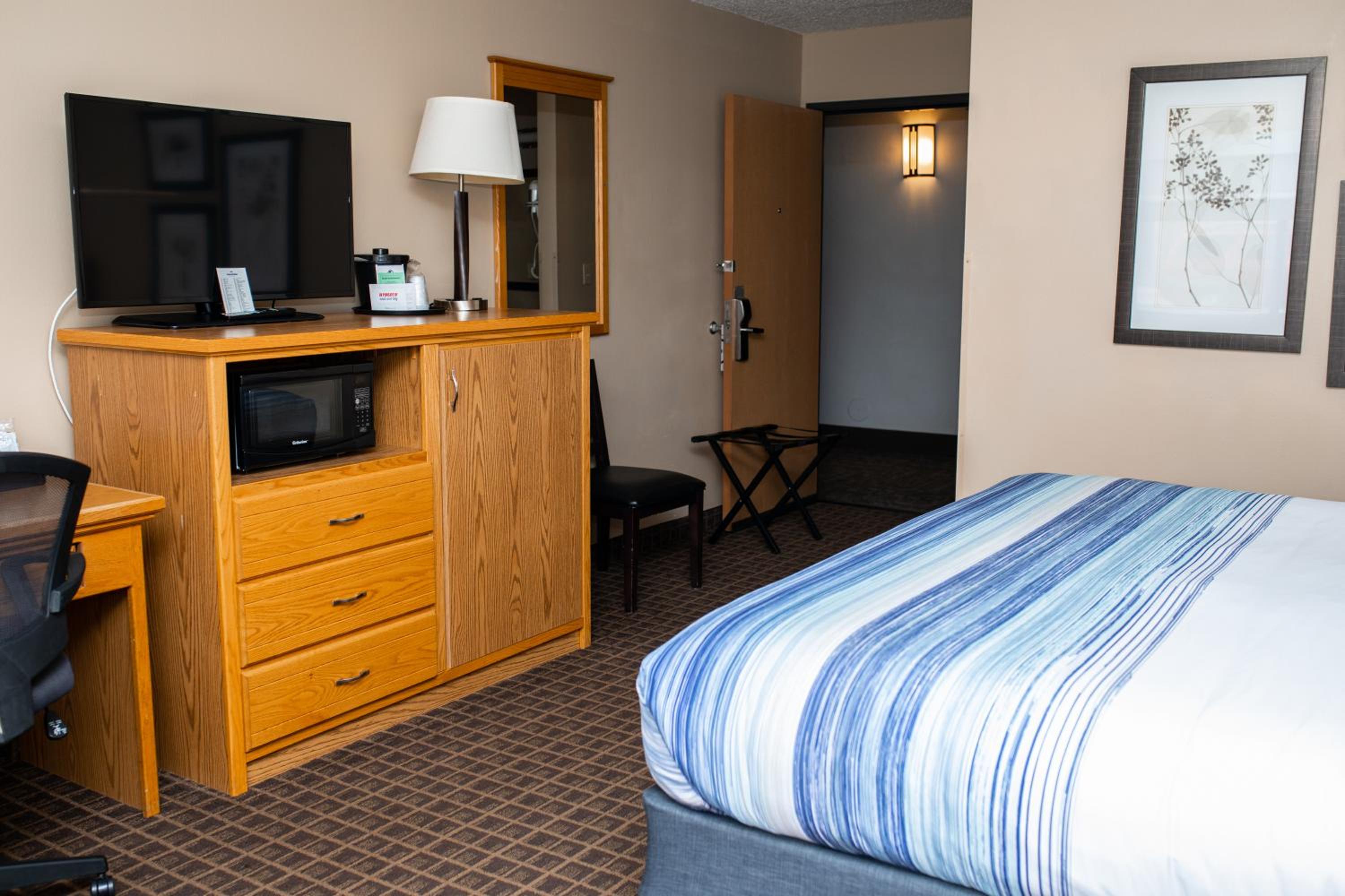 King Room - Non-Smoking - Photo 8