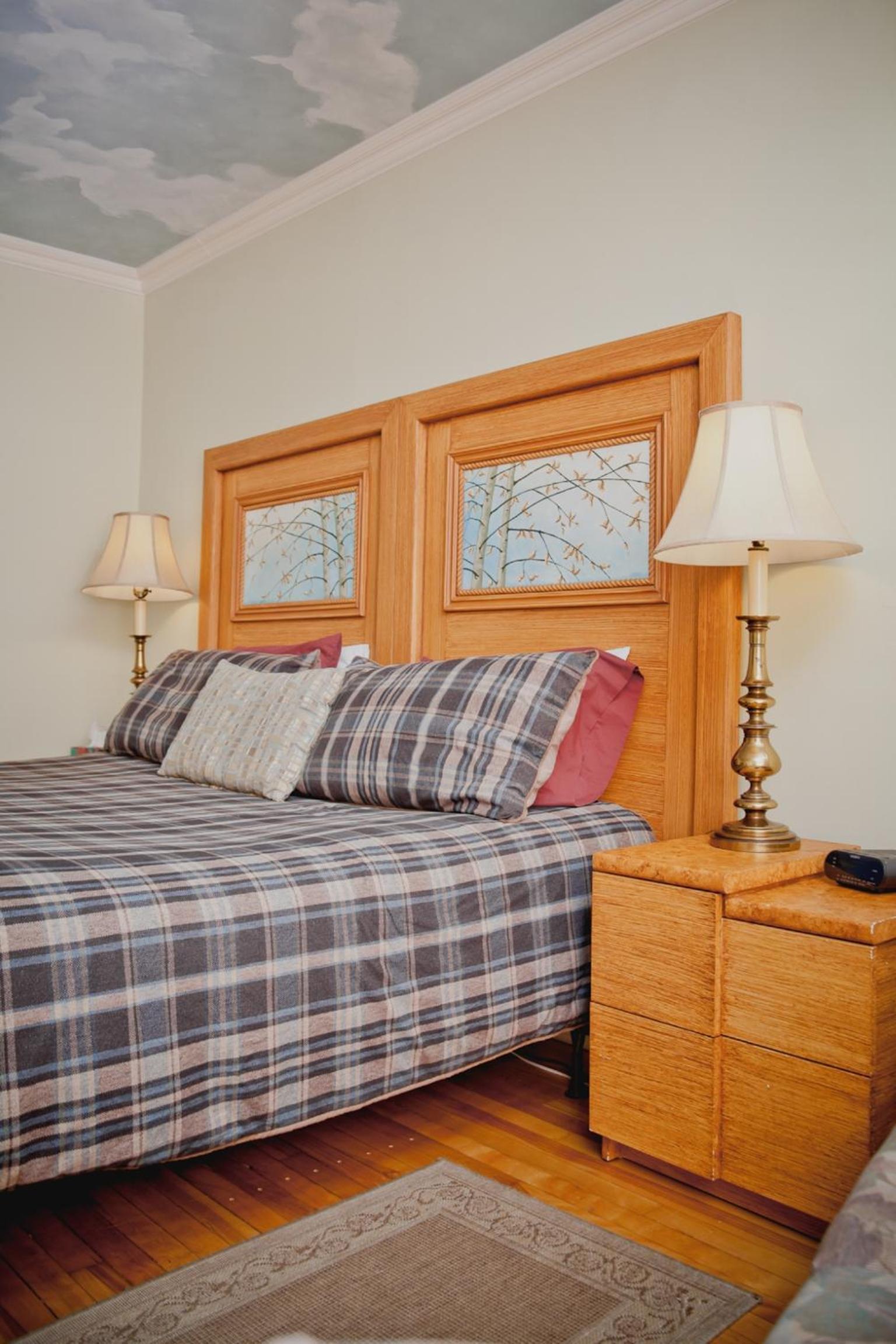 Standard King Room with Private Bathroom