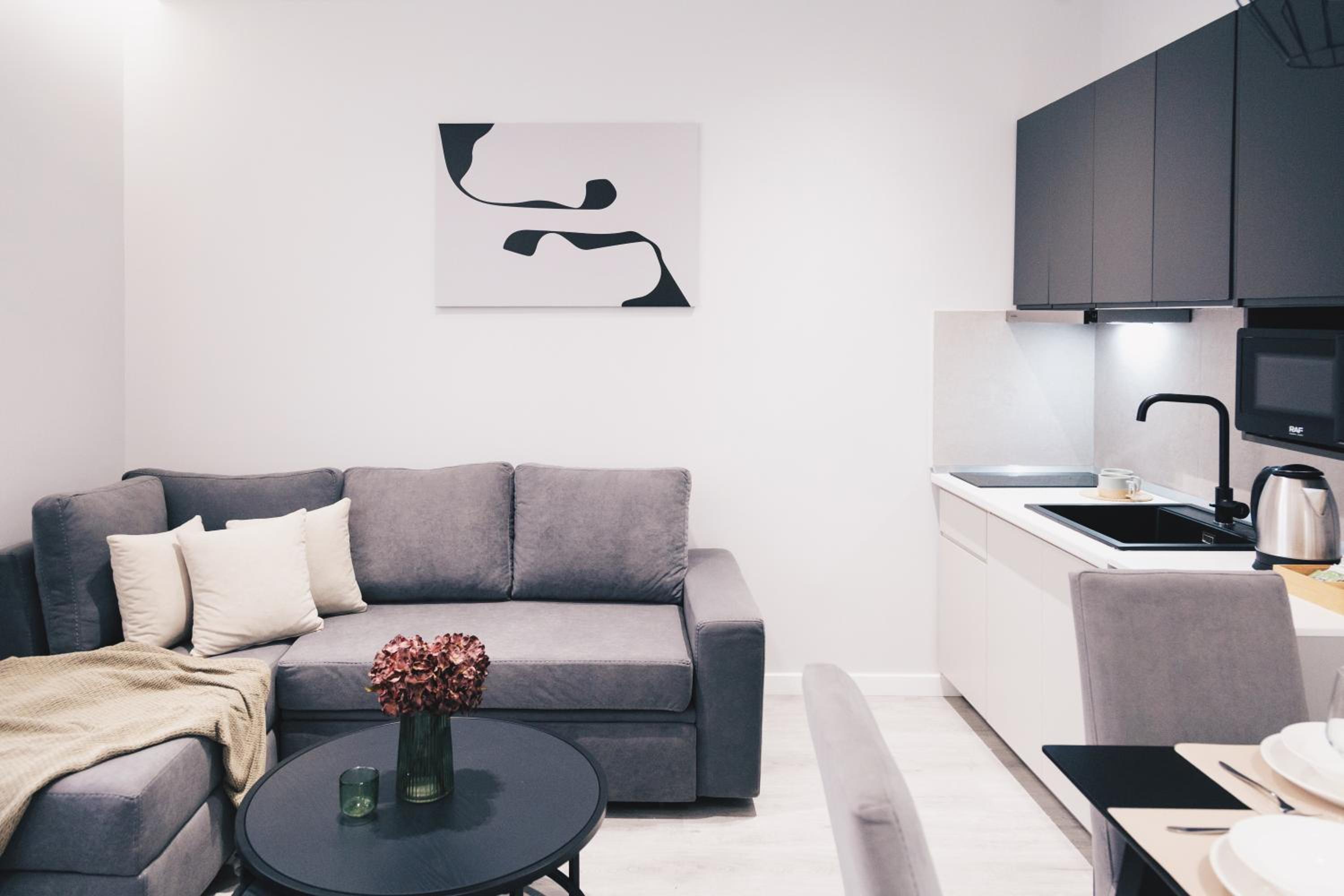 One-Bedroom Apartment photo 1