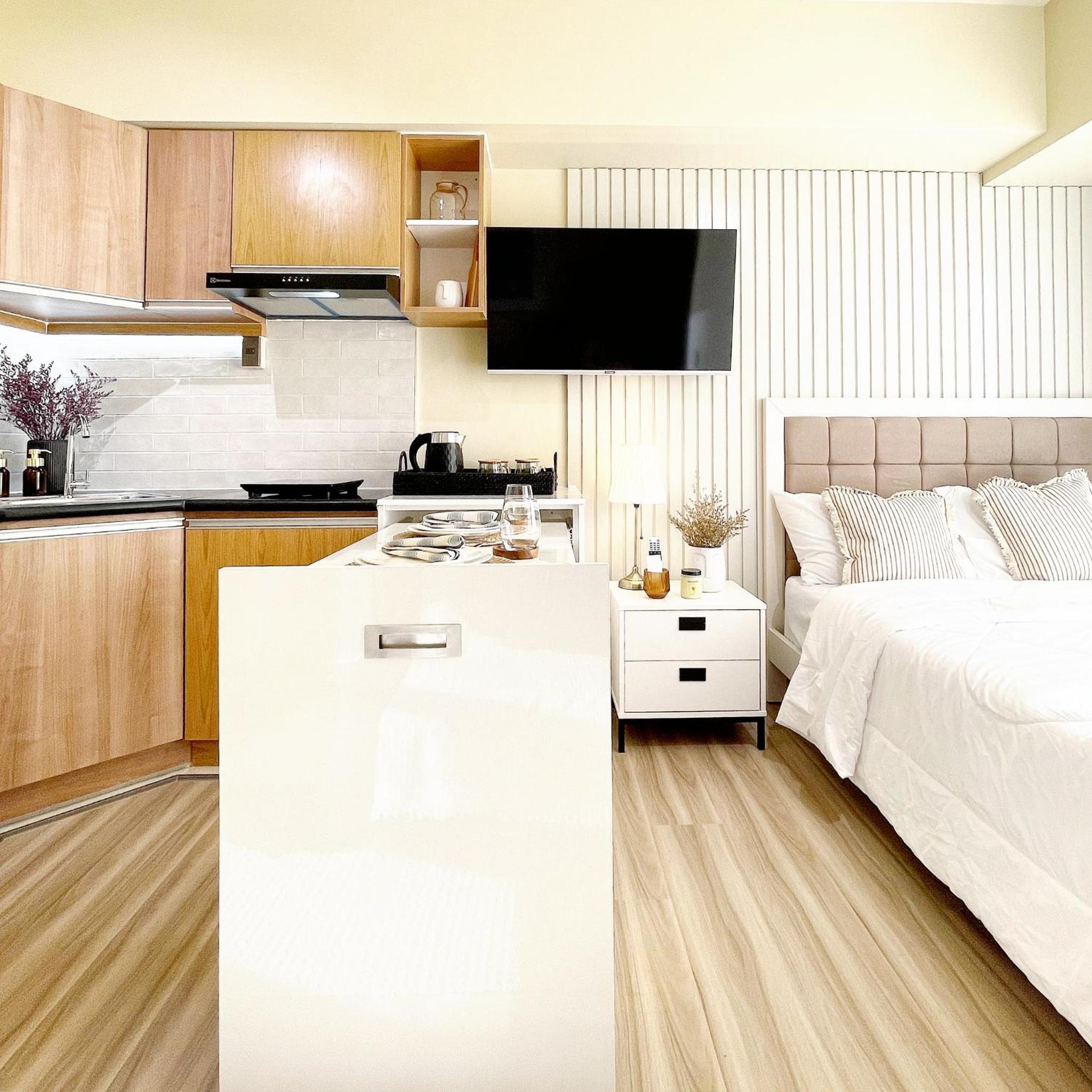 Apartment with Mountain View