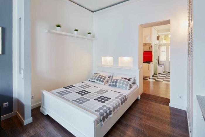 Deluxe One-Bedroom Apartment with City View photo 1