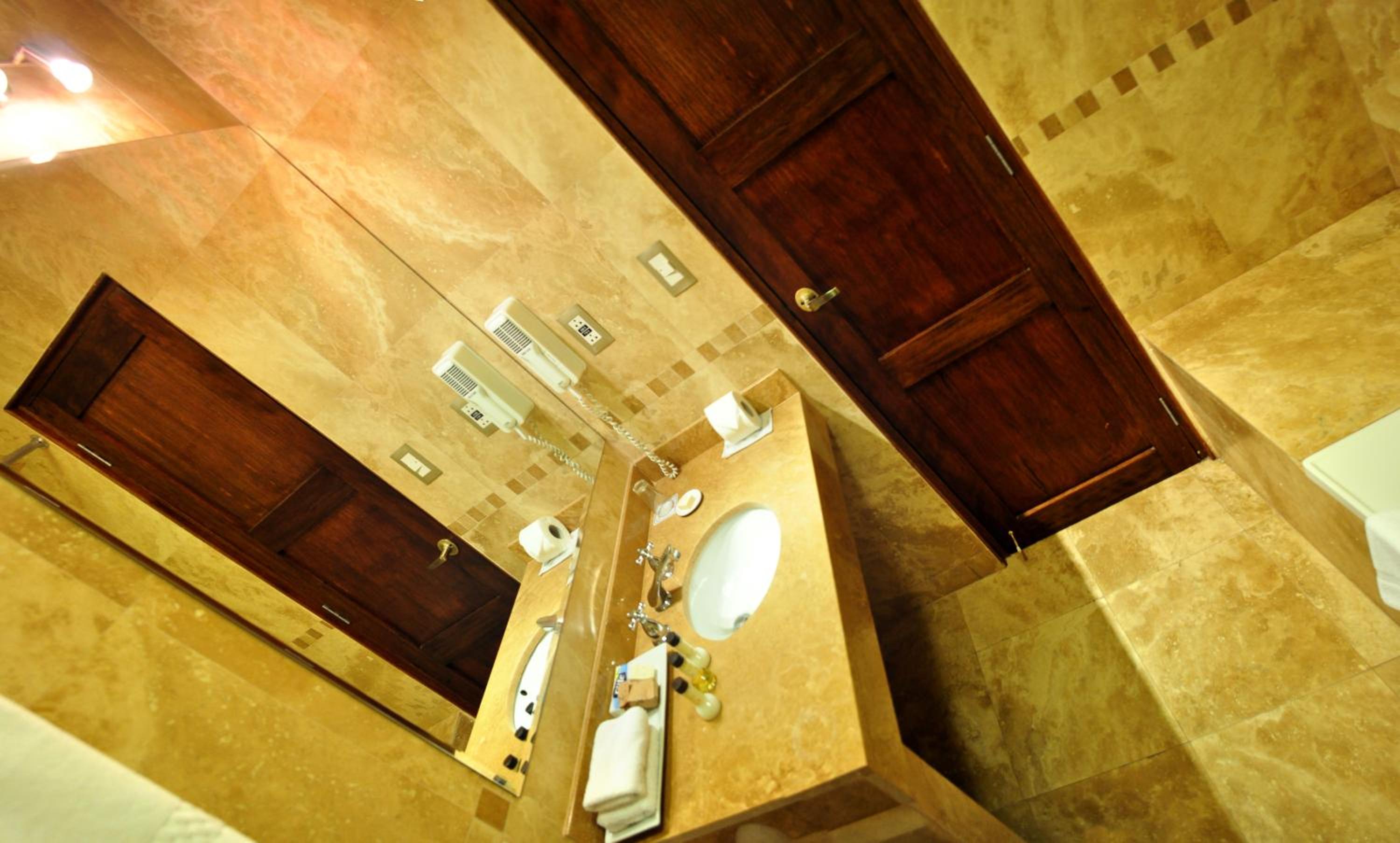 Colonial Twin Room photo 2