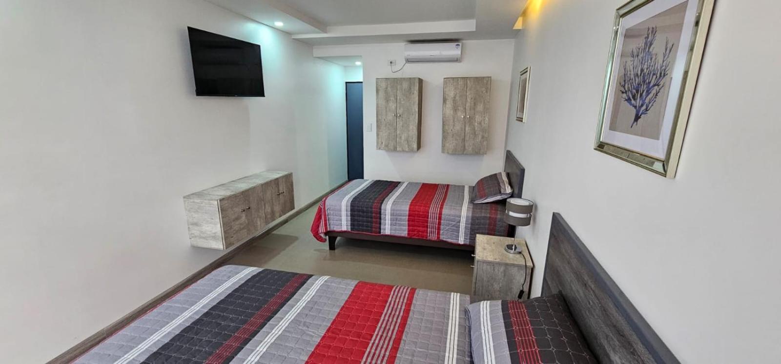 Twin Room with Private Bathroom photo 2