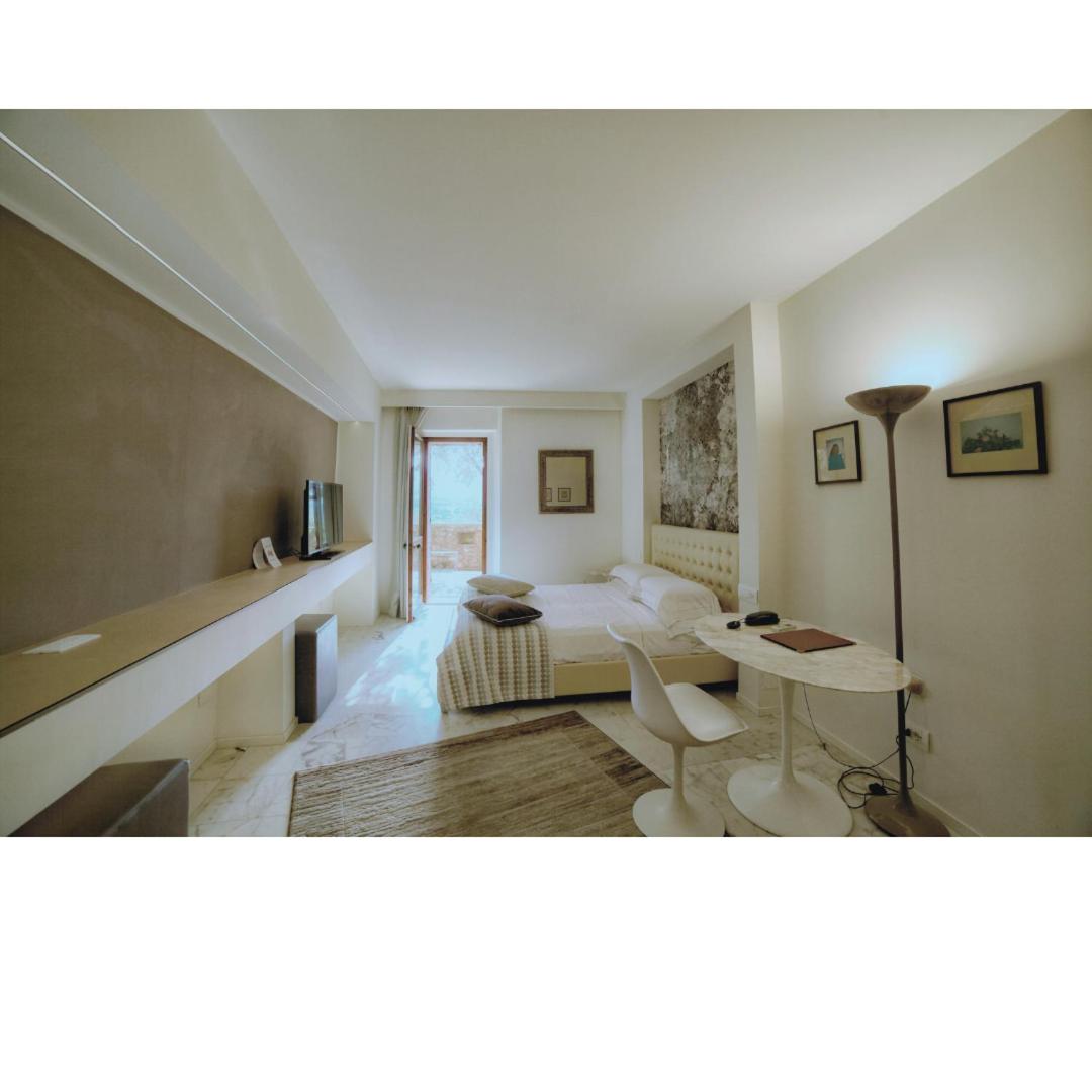 Deluxe Room - Photo 2