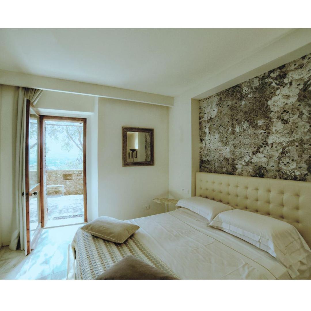 Deluxe Room - Photo 3