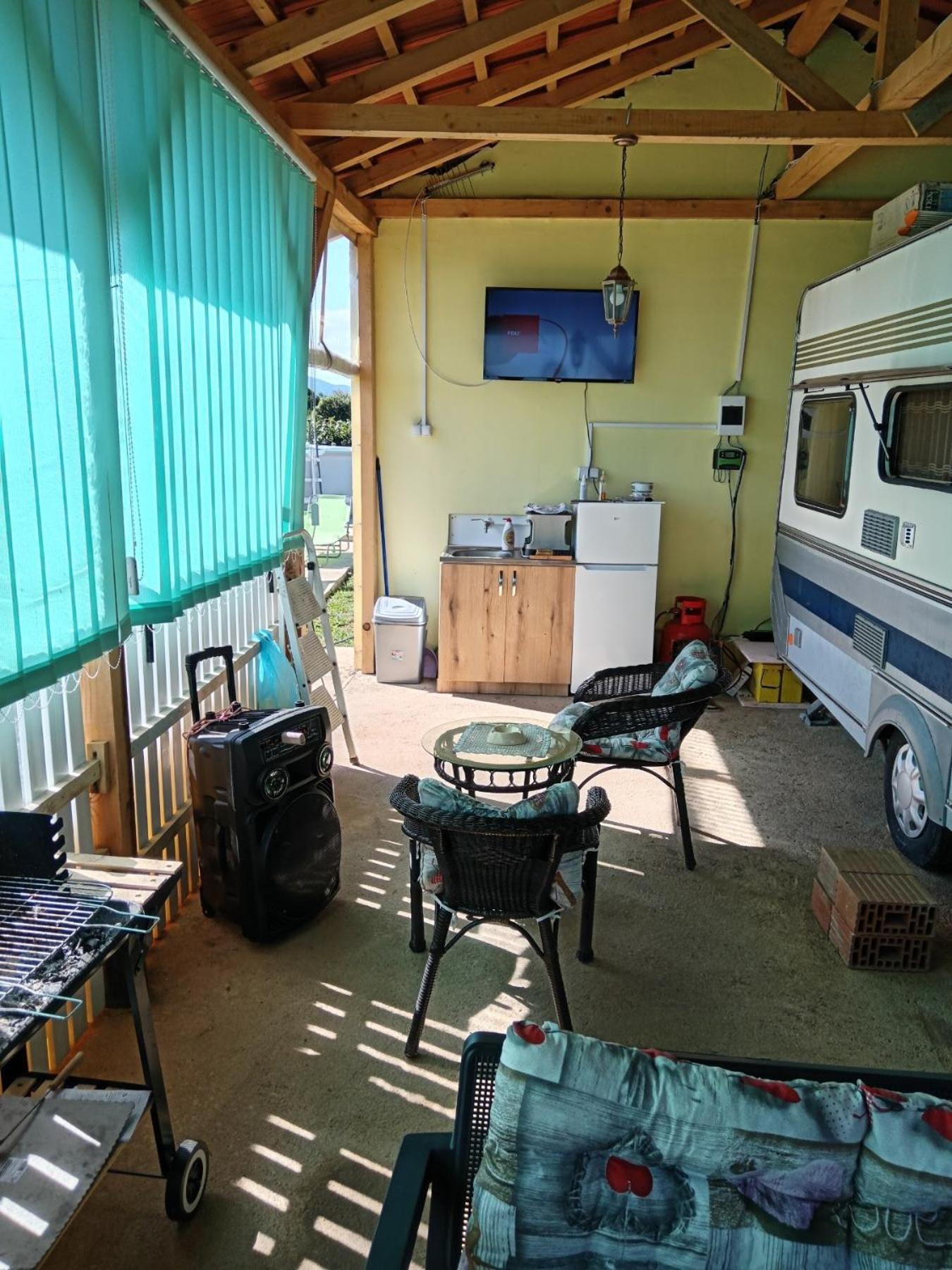 Mobile Home photo 2