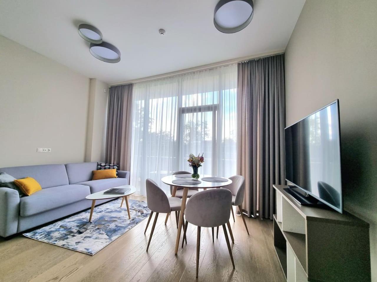 One-Bedroom Apartment photo 1