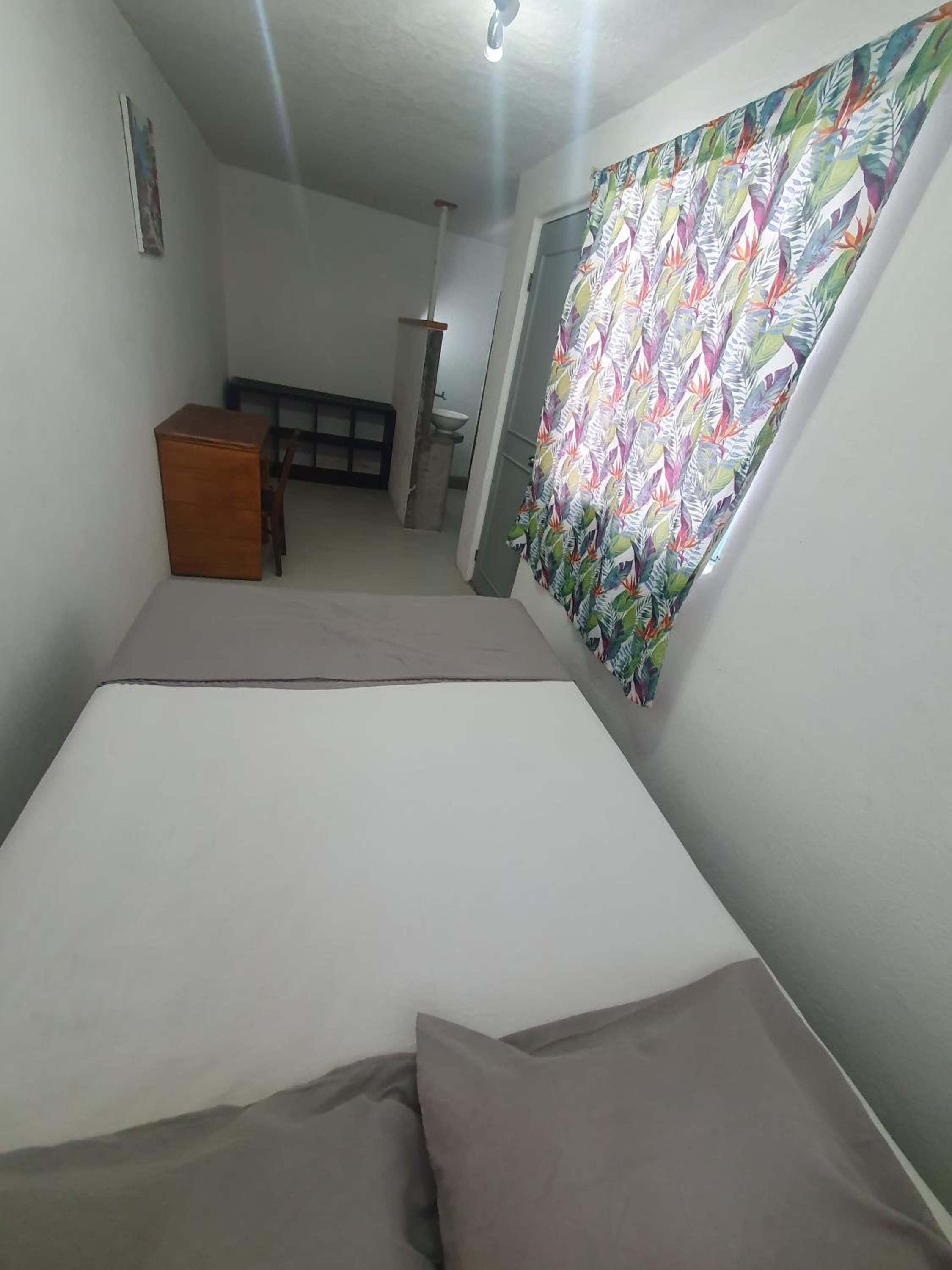 Standard Queen Room - Photo 5